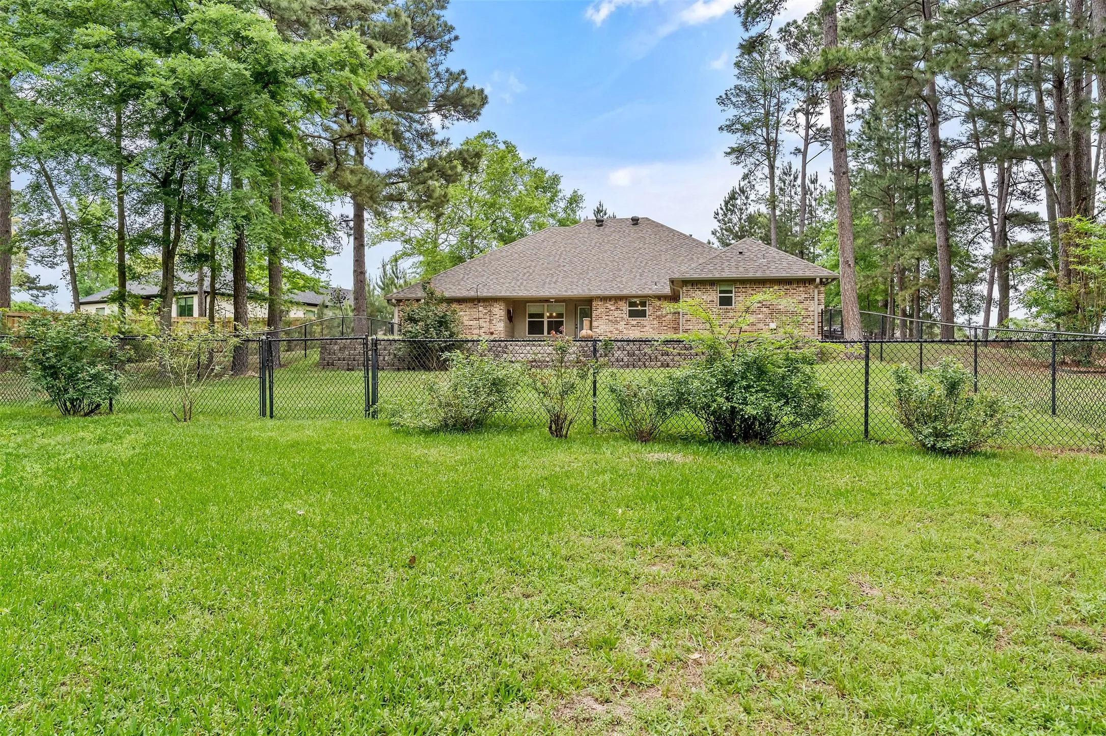 Single Family Residence For Sale in Smith County , 13553 Country Glen, Tyler, Texas 75706, 4 Bedroom, 2 Bathroom, 2 Garage spaces, 2,129 Sqft, built in 2015, mls#21285613, Real Estate Agent in Tyler, Homes For Sale in Smith county, Homes For Sale in Tyler, Realtor in Tyler Texas, Real Estate Brokerage Independent Realty Texas, Luminita Cordes Realtor
