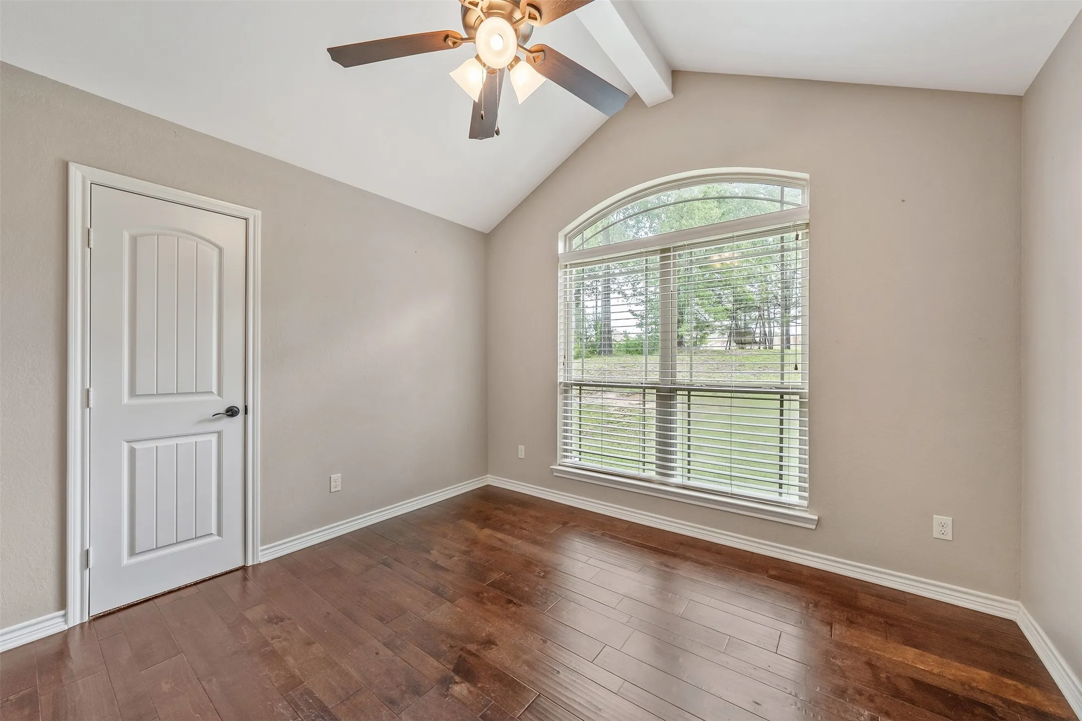 Single Family Residence For Sale in Smith County , 13553 Country Glen, Tyler, Texas 75706, 4 Bedroom, 2 Bathroom, 2 Garage spaces, 2,129 Sqft, built in 2015, mls#21285613, Real Estate Agent in Tyler, Homes For Sale in Smith county, Homes For Sale in Tyler, Realtor in Tyler Texas, Real Estate Brokerage Independent Realty Texas, Luminita Cordes Realtor