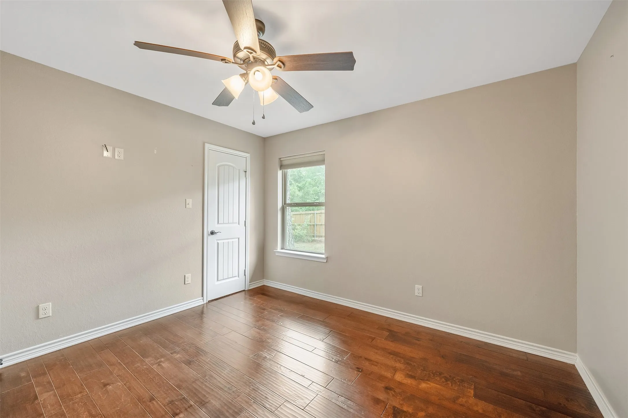 Single Family Residence For Sale in Smith County , 13553 Country Glen, Tyler, Texas 75706, 4 Bedroom, 2 Bathroom, 2 Garage spaces, 2,129 Sqft, built in 2015, mls#21285613, Real Estate Agent in Tyler, Homes For Sale in Smith county, Homes For Sale in Tyler, Realtor in Tyler Texas, Real Estate Brokerage Independent Realty Texas, Luminita Cordes Realtor