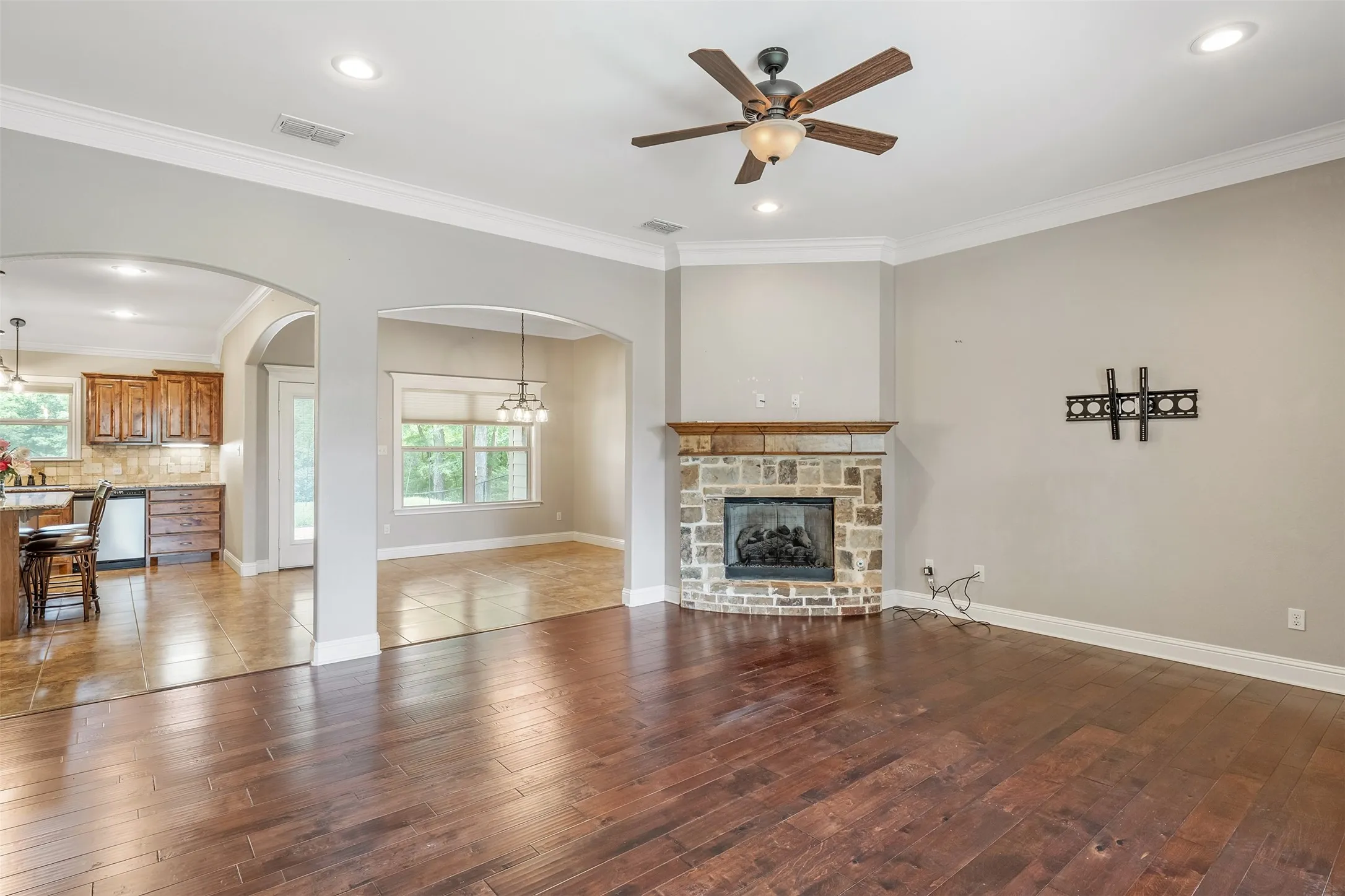 Single Family Residence For Sale in Smith County , 13553 Country Glen, Tyler, Texas 75706, 4 Bedroom, 2 Bathroom, 2 Garage spaces, 2,129 Sqft, built in 2015, mls#21285613, Real Estate Agent in Tyler, Homes For Sale in Smith county, Homes For Sale in Tyler, Realtor in Tyler Texas, Real Estate Brokerage Independent Realty Texas, Luminita Cordes Realtor