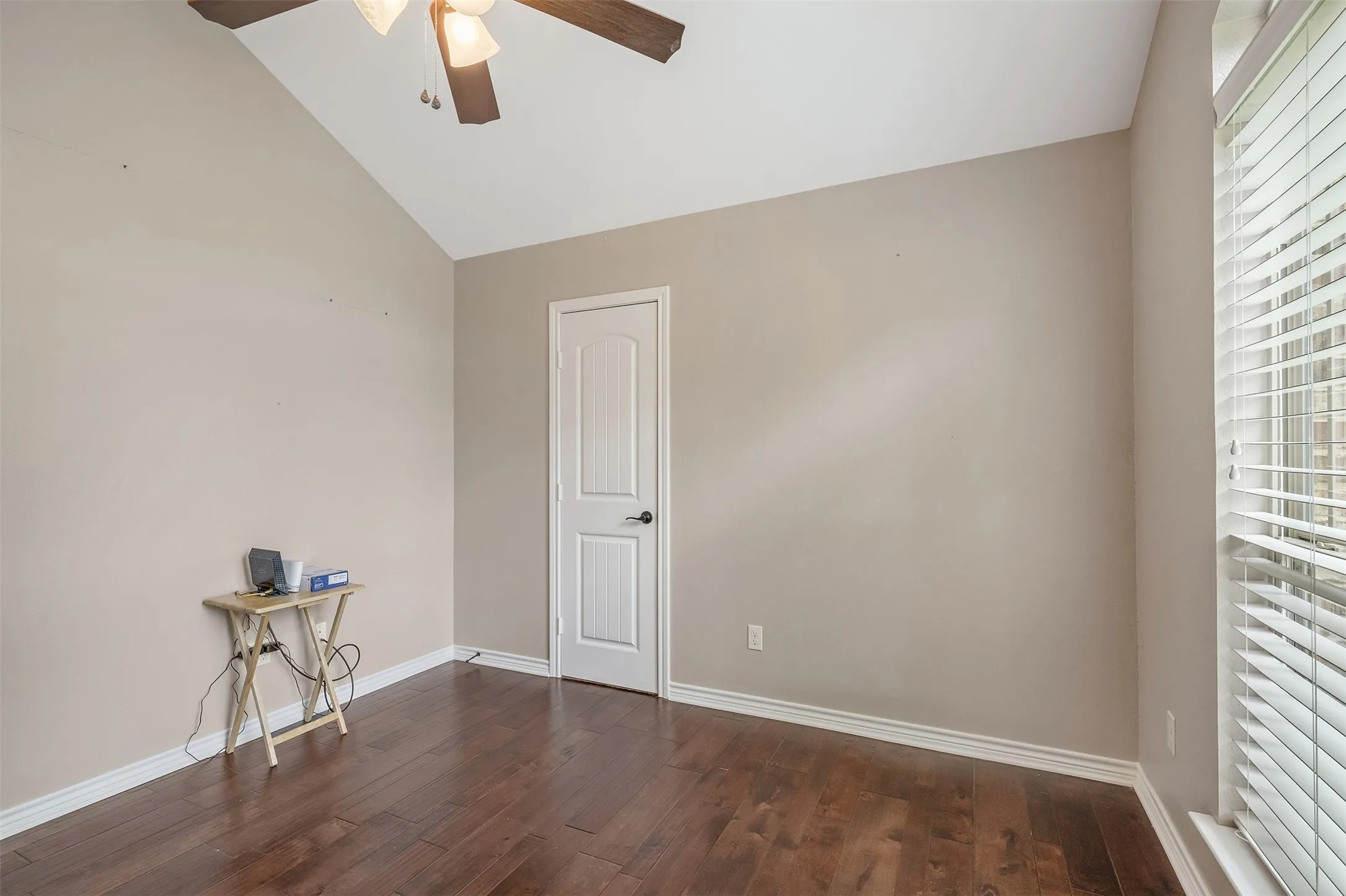 Single Family Residence For Sale in Smith County , 13553 Country Glen, Tyler, Texas 75706, 4 Bedroom, 2 Bathroom, 2 Garage spaces, 2,129 Sqft, built in 2015, mls#21285613, Real Estate Agent in Tyler, Homes For Sale in Smith county, Homes For Sale in Tyler, Realtor in Tyler Texas, Real Estate Brokerage Independent Realty Texas, Luminita Cordes Realtor