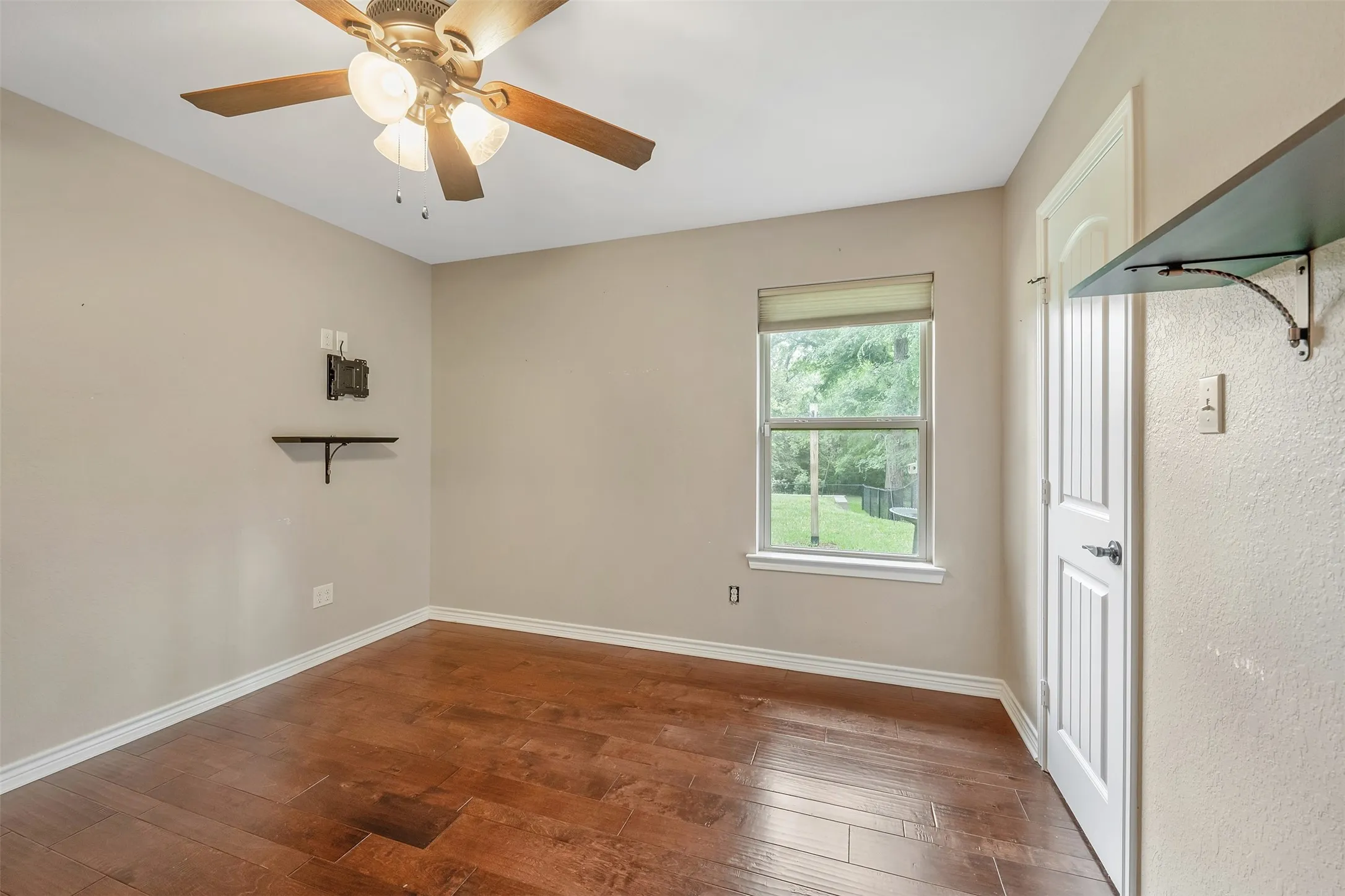 Single Family Residence For Sale in Smith County , 13553 Country Glen, Tyler, Texas 75706, 4 Bedroom, 2 Bathroom, 2 Garage spaces, 2,129 Sqft, built in 2015, mls#21285613, Real Estate Agent in Tyler, Homes For Sale in Smith county, Homes For Sale in Tyler, Realtor in Tyler Texas, Real Estate Brokerage Independent Realty Texas, Luminita Cordes Realtor
