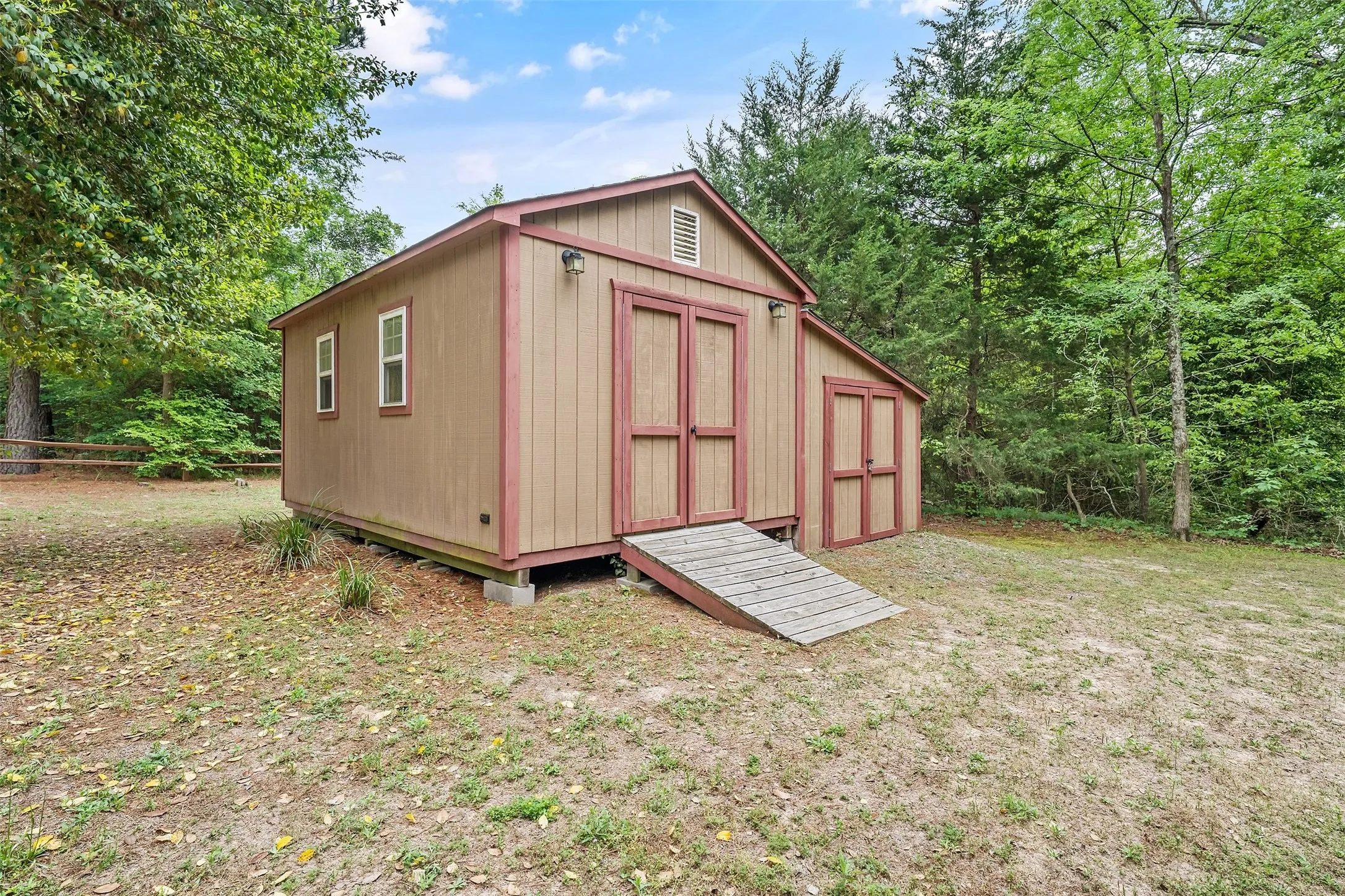 Single Family Residence For Sale in Smith County , 13553 Country Glen, Tyler, Texas 75706, 4 Bedroom, 2 Bathroom, 2 Garage spaces, 2,129 Sqft, built in 2015, mls#21285613, Real Estate Agent in Tyler, Homes For Sale in Smith county, Homes For Sale in Tyler, Realtor in Tyler Texas, Real Estate Brokerage Independent Realty Texas, Luminita Cordes Realtor