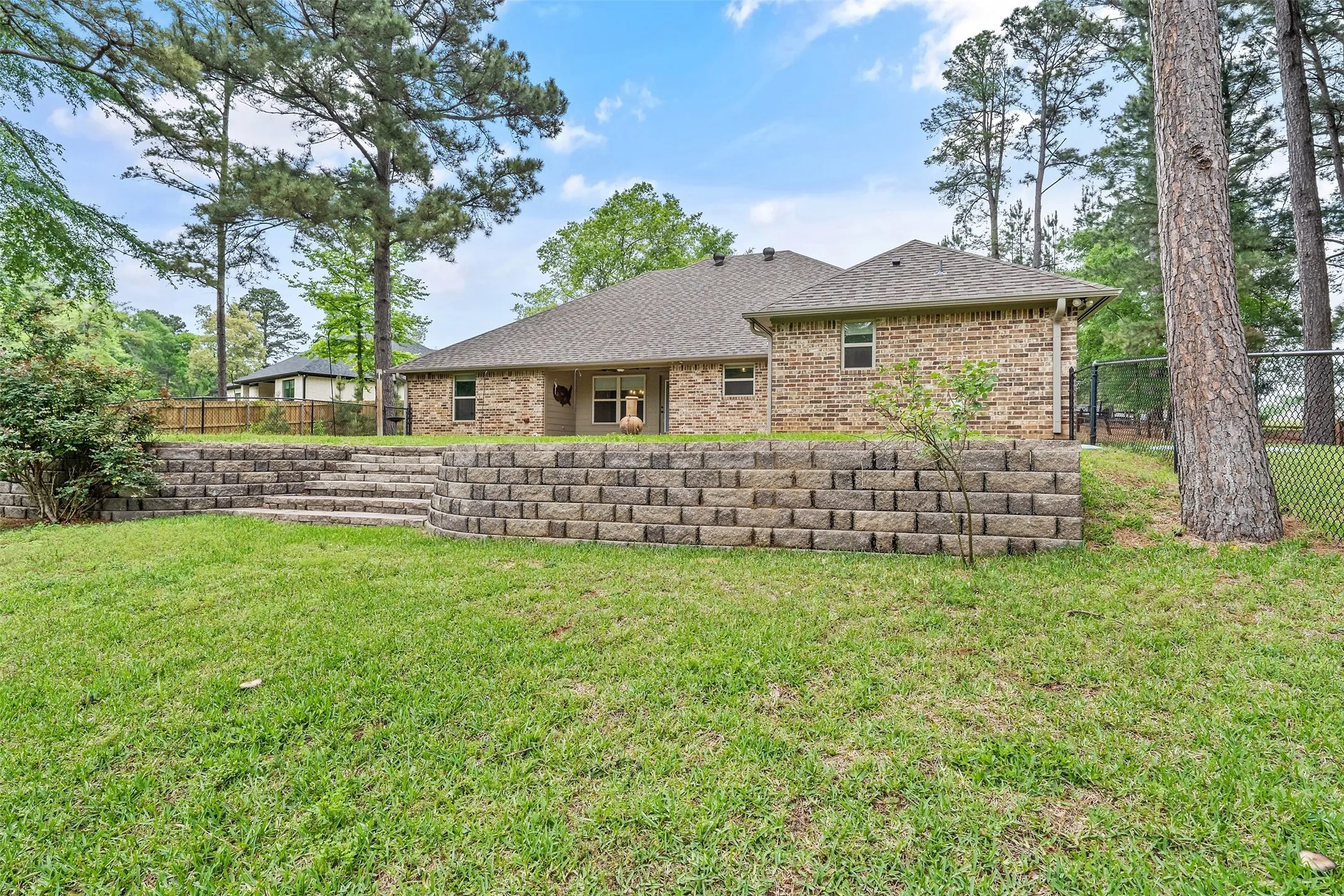 Single Family Residence For Sale in Smith County , 13553 Country Glen, Tyler, Texas 75706, 4 Bedroom, 2 Bathroom, 2 Garage spaces, 2,129 Sqft, built in 2015, mls#21285613, Real Estate Agent in Tyler, Homes For Sale in Smith county, Homes For Sale in Tyler, Realtor in Tyler Texas, Real Estate Brokerage Independent Realty Texas, Luminita Cordes Realtor