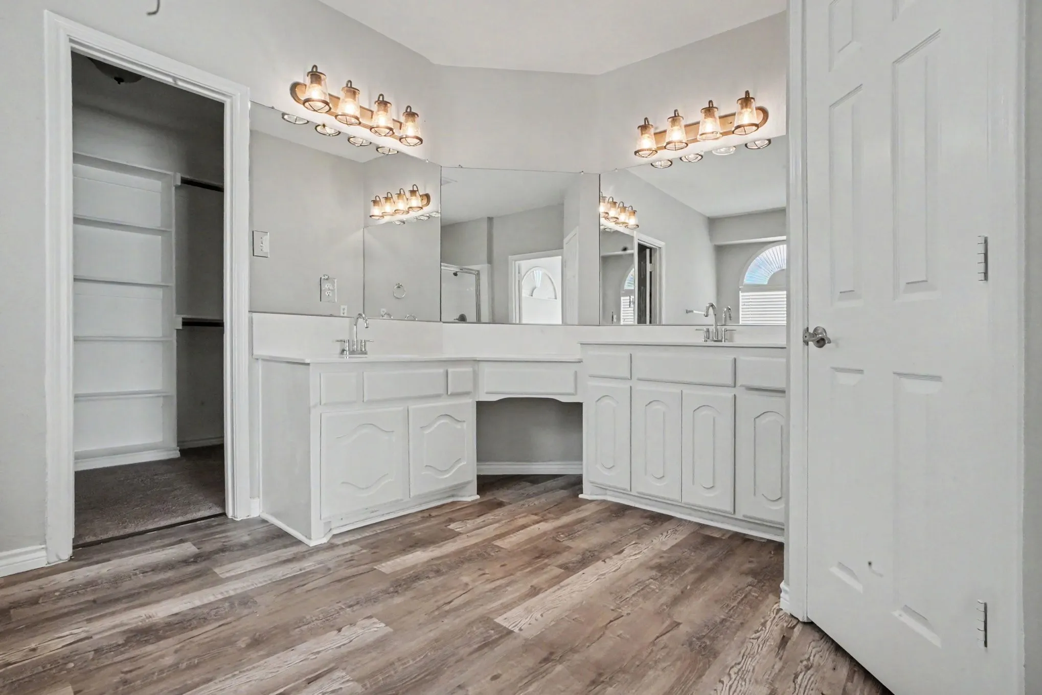 Single Family Residence For Sale in Ellis County , 1105 Blaze Court, Midlothian, Texas 76065, 5 Bedroom, 4 Bathroom, 3 Garage spaces, 4,261 Sqft, built in 2005, mls#21280547, Real Estate Agent in Midlothian, Homes For Sale in Ellis county, Homes For Sale in Midlothian, Realtor in Midlothian Texas, Real Estate Brokerage Independent Realty Texas, Luminita Cordes Realtor