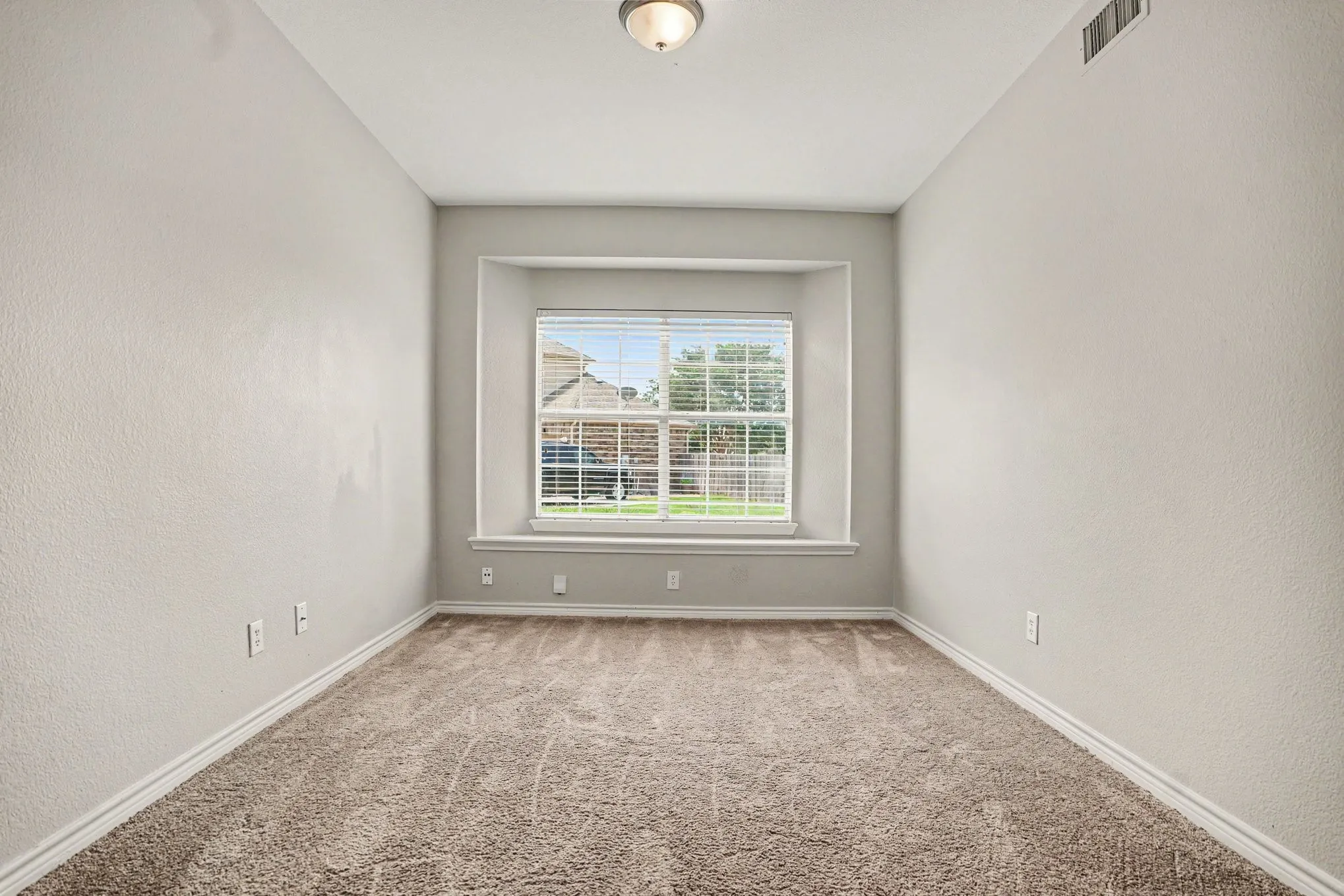 Single Family Residence For Sale in Ellis County , 1105 Blaze Court, Midlothian, Texas 76065, 5 Bedroom, 4 Bathroom, 3 Garage spaces, 4,261 Sqft, built in 2005, mls#21280547, Real Estate Agent in Midlothian, Homes For Sale in Ellis county, Homes For Sale in Midlothian, Realtor in Midlothian Texas, Real Estate Brokerage Independent Realty Texas, Luminita Cordes Realtor