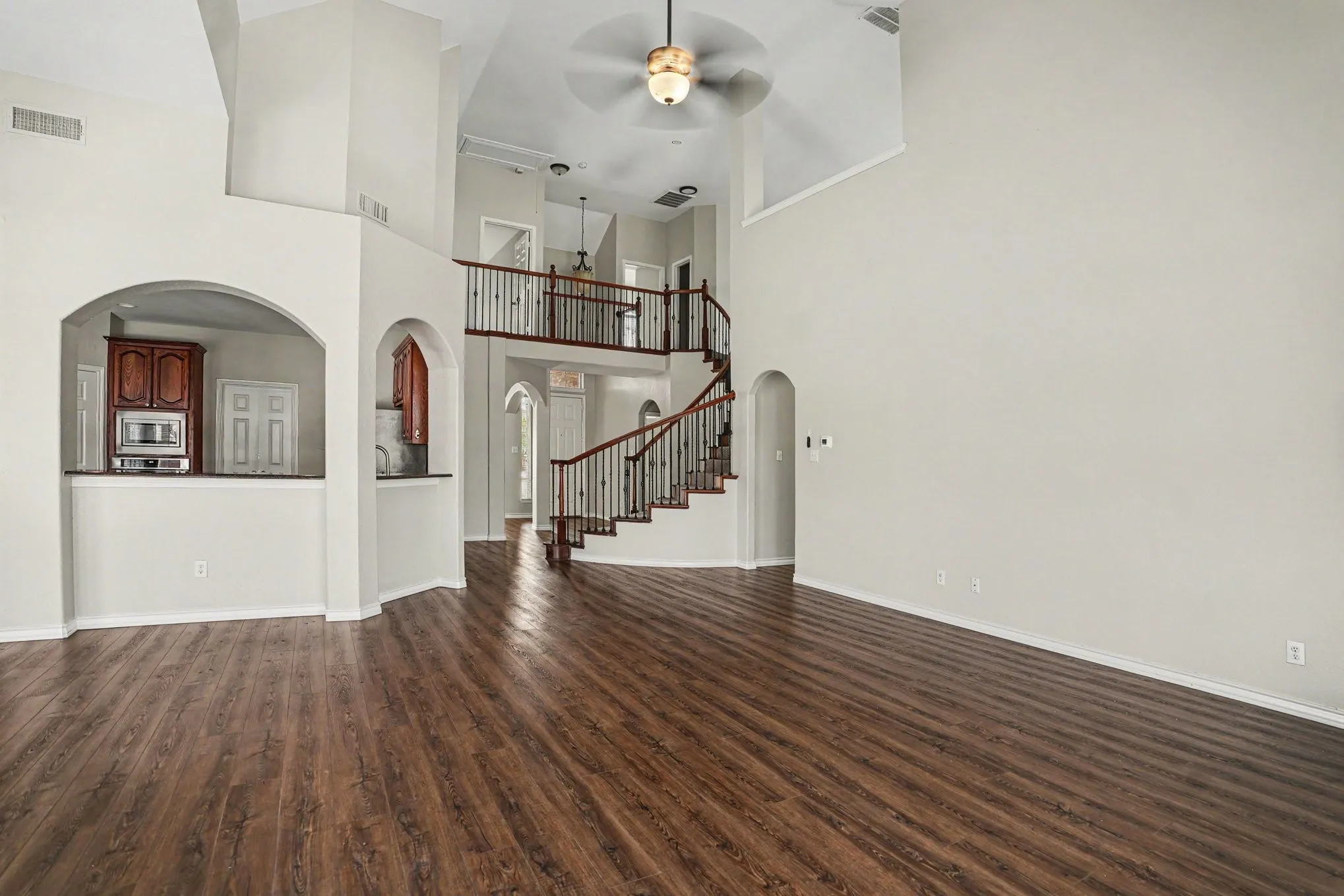 Single Family Residence For Sale in Ellis County , 1105 Blaze Court, Midlothian, Texas 76065, 5 Bedroom, 4 Bathroom, 3 Garage spaces, 4,261 Sqft, built in 2005, mls#21280547, Real Estate Agent in Midlothian, Homes For Sale in Ellis county, Homes For Sale in Midlothian, Realtor in Midlothian Texas, Real Estate Brokerage Independent Realty Texas, Luminita Cordes Realtor