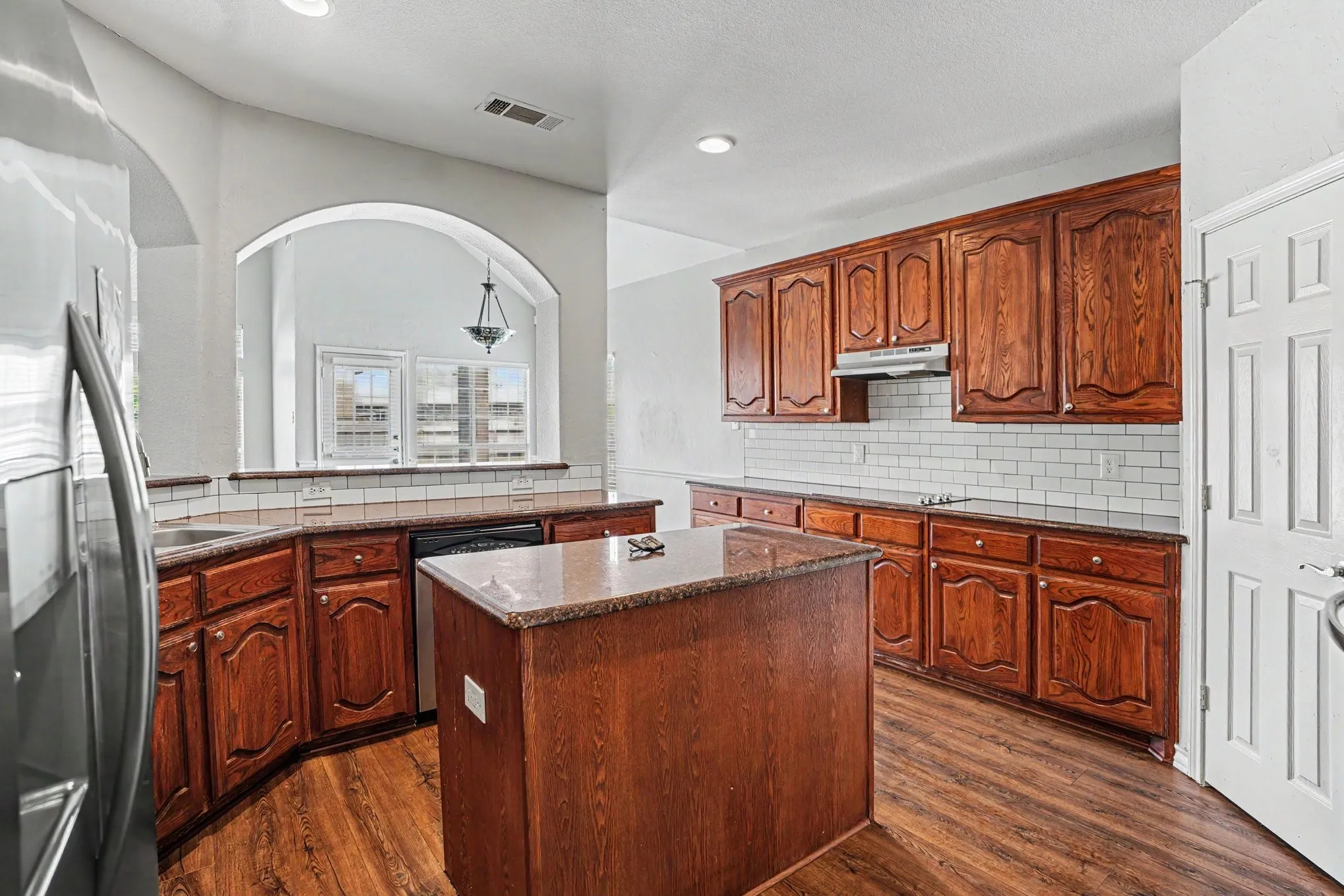 Single Family Residence For Sale in Ellis County , 1105 Blaze Court, Midlothian, Texas 76065, 5 Bedroom, 4 Bathroom, 3 Garage spaces, 4,261 Sqft, built in 2005, mls#21280547, Real Estate Agent in Midlothian, Homes For Sale in Ellis county, Homes For Sale in Midlothian, Realtor in Midlothian Texas, Real Estate Brokerage Independent Realty Texas, Luminita Cordes Realtor