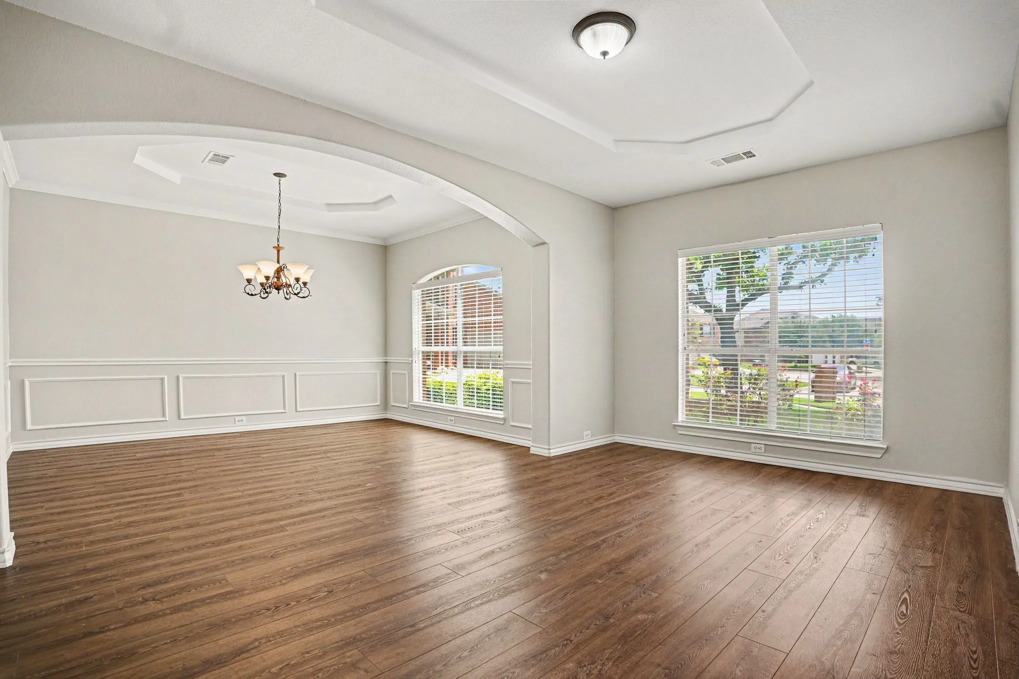 Single Family Residence For Sale in Ellis County , 1105 Blaze Court, Midlothian, Texas 76065, 5 Bedroom, 4 Bathroom, 3 Garage spaces, 4,261 Sqft, built in 2005, mls#21280547, Real Estate Agent in Midlothian, Homes For Sale in Ellis county, Homes For Sale in Midlothian, Realtor in Midlothian Texas, Real Estate Brokerage Independent Realty Texas, Luminita Cordes Realtor