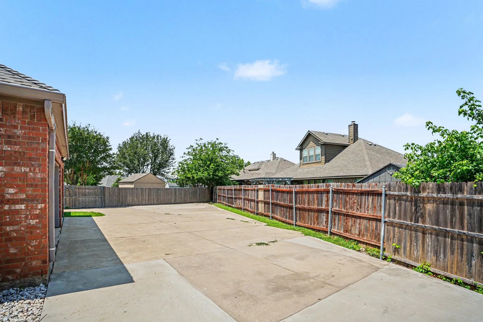 Single Family Residence For Sale in Ellis County , 1105 Blaze Court, Midlothian, Texas 76065, 5 Bedroom, 4 Bathroom, 3 Garage spaces, 4,261 Sqft, built in 2005, mls#21280547, Real Estate Agent in Midlothian, Homes For Sale in Ellis county, Homes For Sale in Midlothian, Realtor in Midlothian Texas, Real Estate Brokerage Independent Realty Texas, Luminita Cordes Realtor