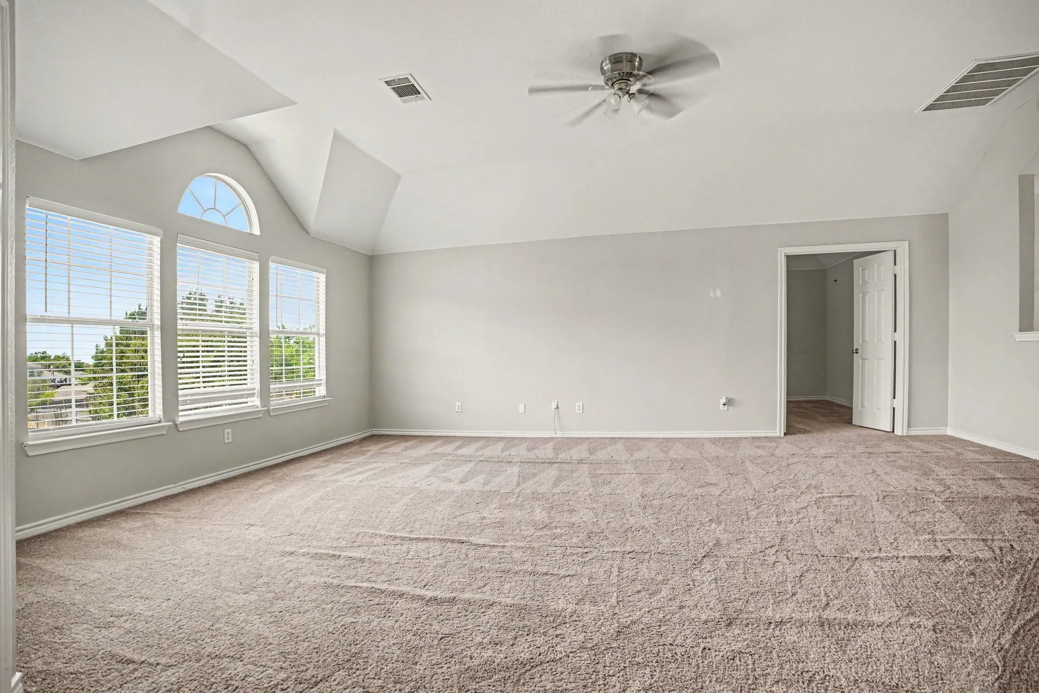 Single Family Residence For Sale in Ellis County , 1105 Blaze Court, Midlothian, Texas 76065, 5 Bedroom, 4 Bathroom, 3 Garage spaces, 4,261 Sqft, built in 2005, mls#21280547, Real Estate Agent in Midlothian, Homes For Sale in Ellis county, Homes For Sale in Midlothian, Realtor in Midlothian Texas, Real Estate Brokerage Independent Realty Texas, Luminita Cordes Realtor