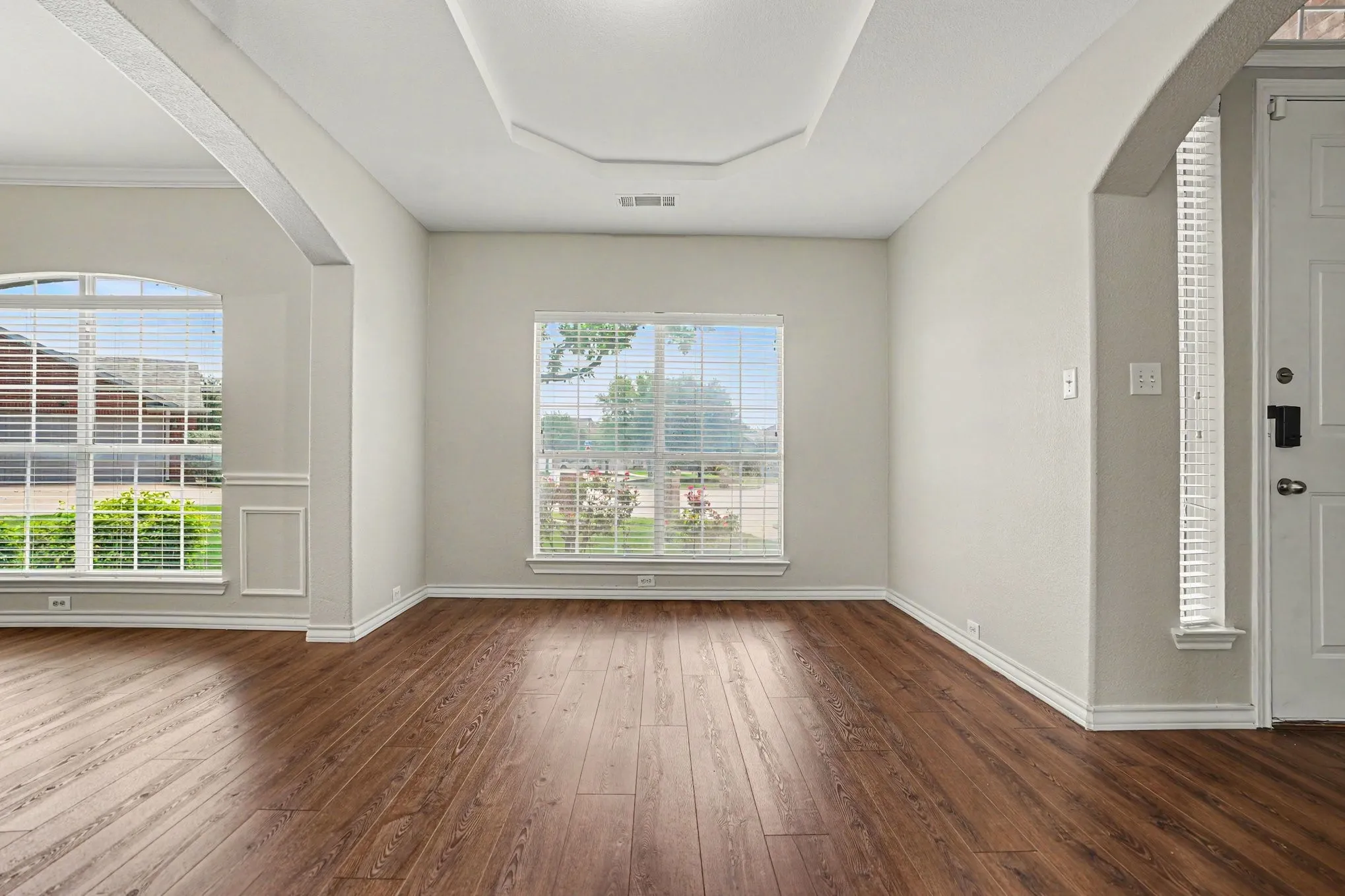 Single Family Residence For Sale in Ellis County , 1105 Blaze Court, Midlothian, Texas 76065, 5 Bedroom, 4 Bathroom, 3 Garage spaces, 4,261 Sqft, built in 2005, mls#21280547, Real Estate Agent in Midlothian, Homes For Sale in Ellis county, Homes For Sale in Midlothian, Realtor in Midlothian Texas, Real Estate Brokerage Independent Realty Texas, Luminita Cordes Realtor
