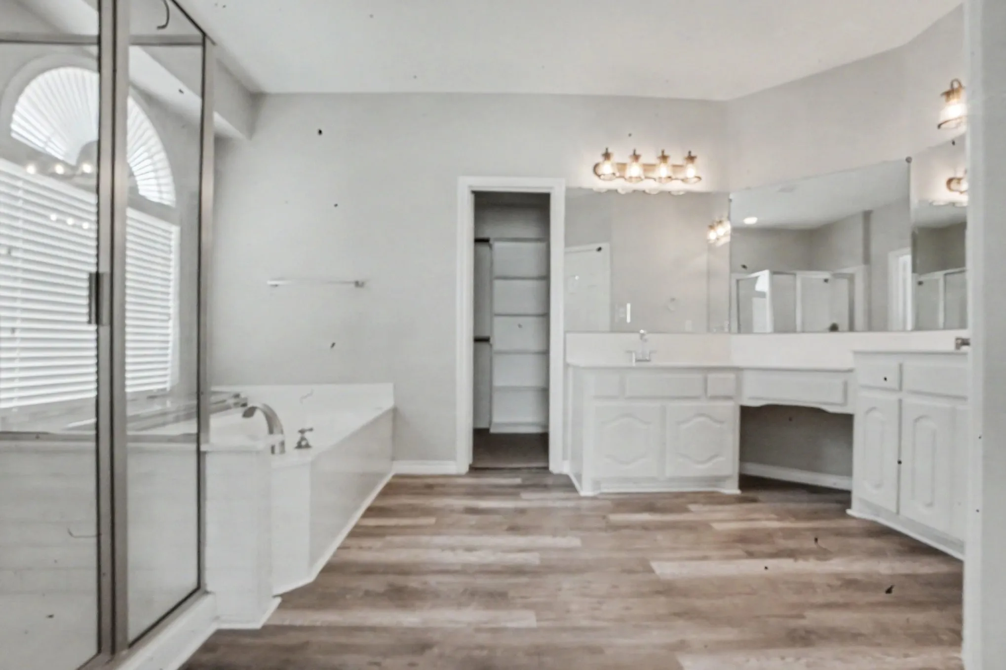 Single Family Residence For Sale in Ellis County , 1105 Blaze Court, Midlothian, Texas 76065, 5 Bedroom, 4 Bathroom, 3 Garage spaces, 4,261 Sqft, built in 2005, mls#21280547, Real Estate Agent in Midlothian, Homes For Sale in Ellis county, Homes For Sale in Midlothian, Realtor in Midlothian Texas, Real Estate Brokerage Independent Realty Texas, Luminita Cordes Realtor