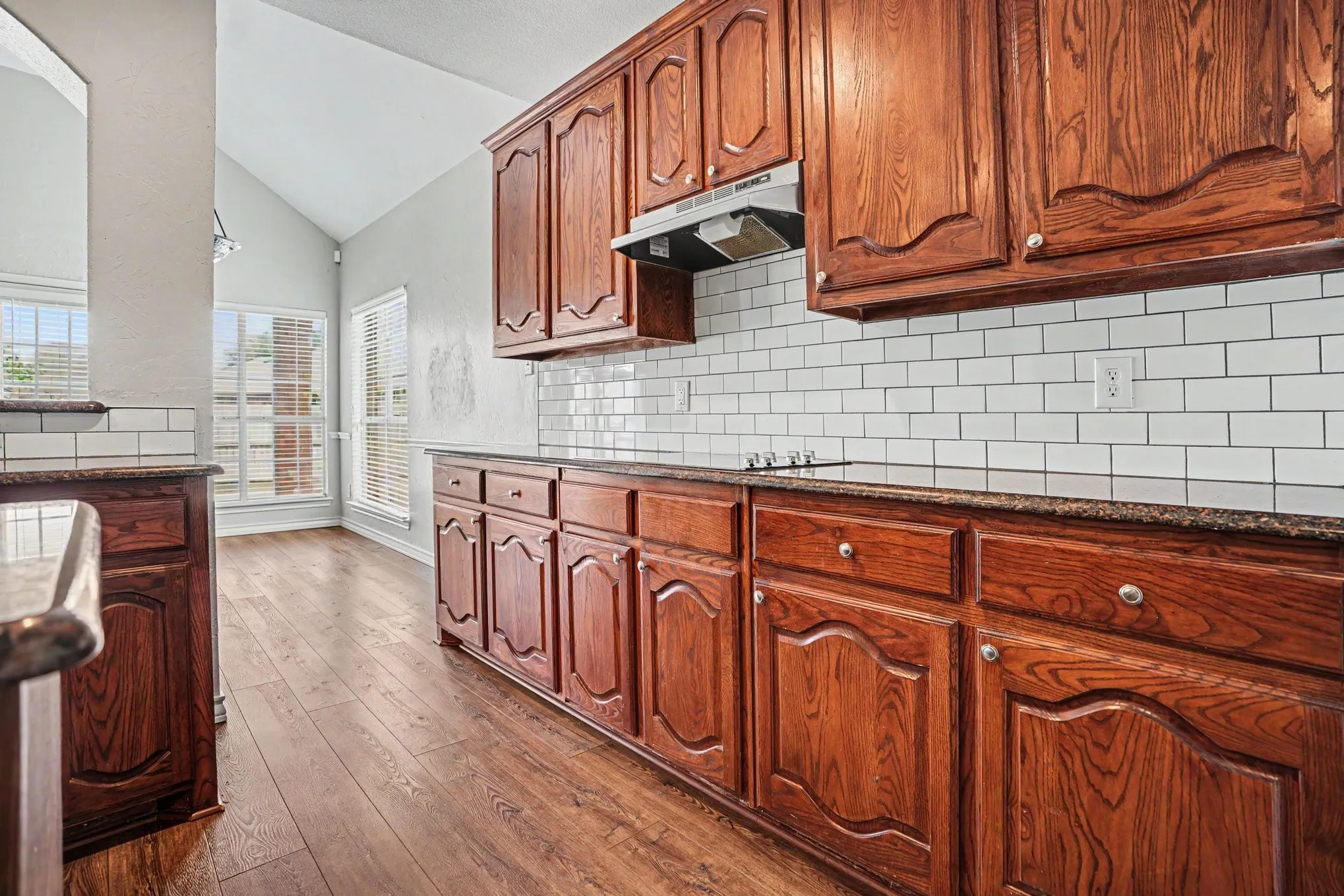 Single Family Residence For Sale in Ellis County , 1105 Blaze Court, Midlothian, Texas 76065, 5 Bedroom, 4 Bathroom, 3 Garage spaces, 4,261 Sqft, built in 2005, mls#21280547, Real Estate Agent in Midlothian, Homes For Sale in Ellis county, Homes For Sale in Midlothian, Realtor in Midlothian Texas, Real Estate Brokerage Independent Realty Texas, Luminita Cordes Realtor