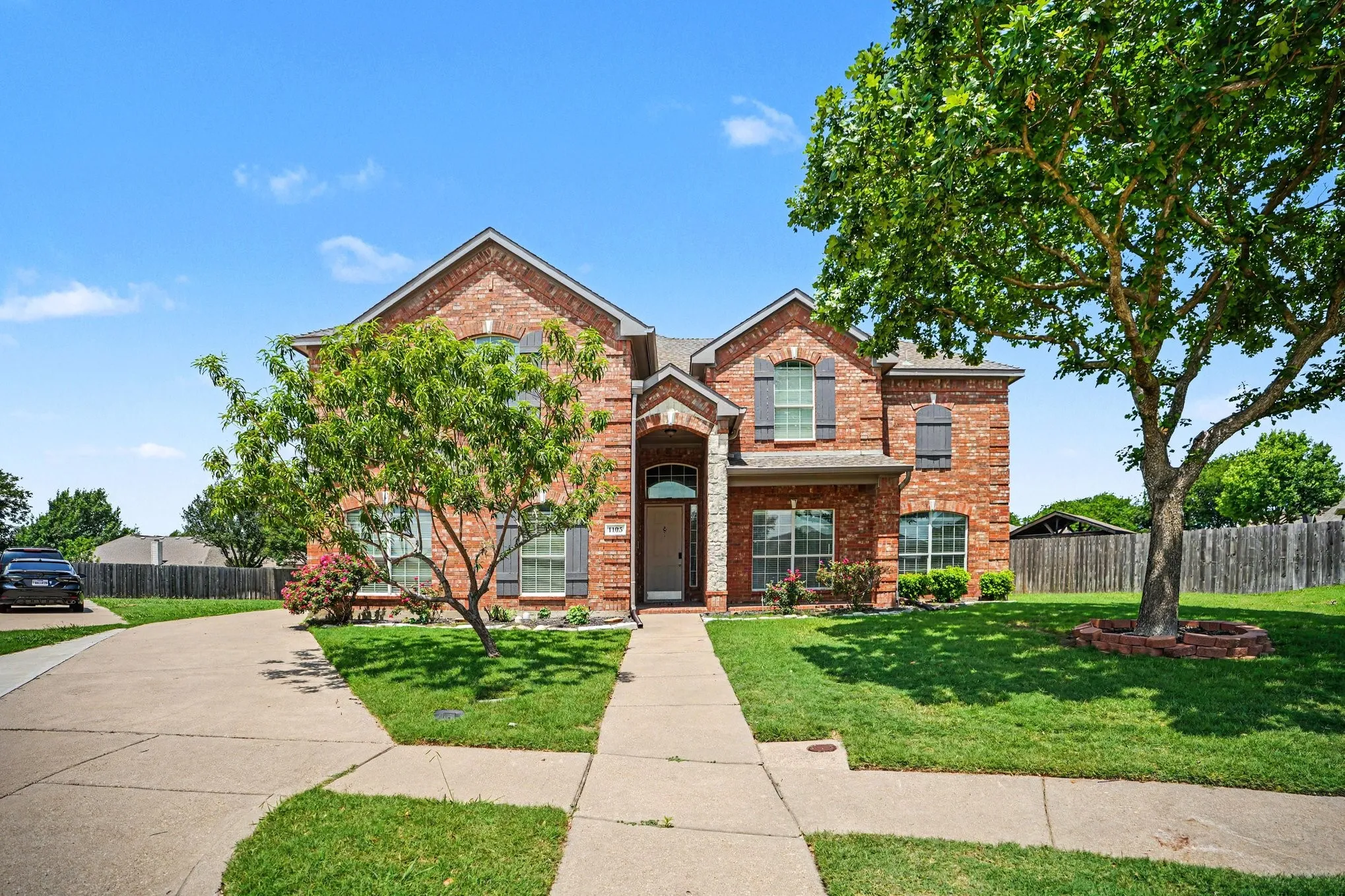 Single Family Residence For Sale in Ellis County , 1105 Blaze Court, Midlothian, Texas 76065, 5 Bedroom, 4 Bathroom, 3 Garage spaces, 4,261 Sqft, built in 2005, mls#21280547, Real Estate Agent in Midlothian, Homes For Sale in Ellis county, Homes For Sale in Midlothian, Realtor in Midlothian Texas, Real Estate Brokerage Independent Realty Texas, Luminita Cordes Realtor