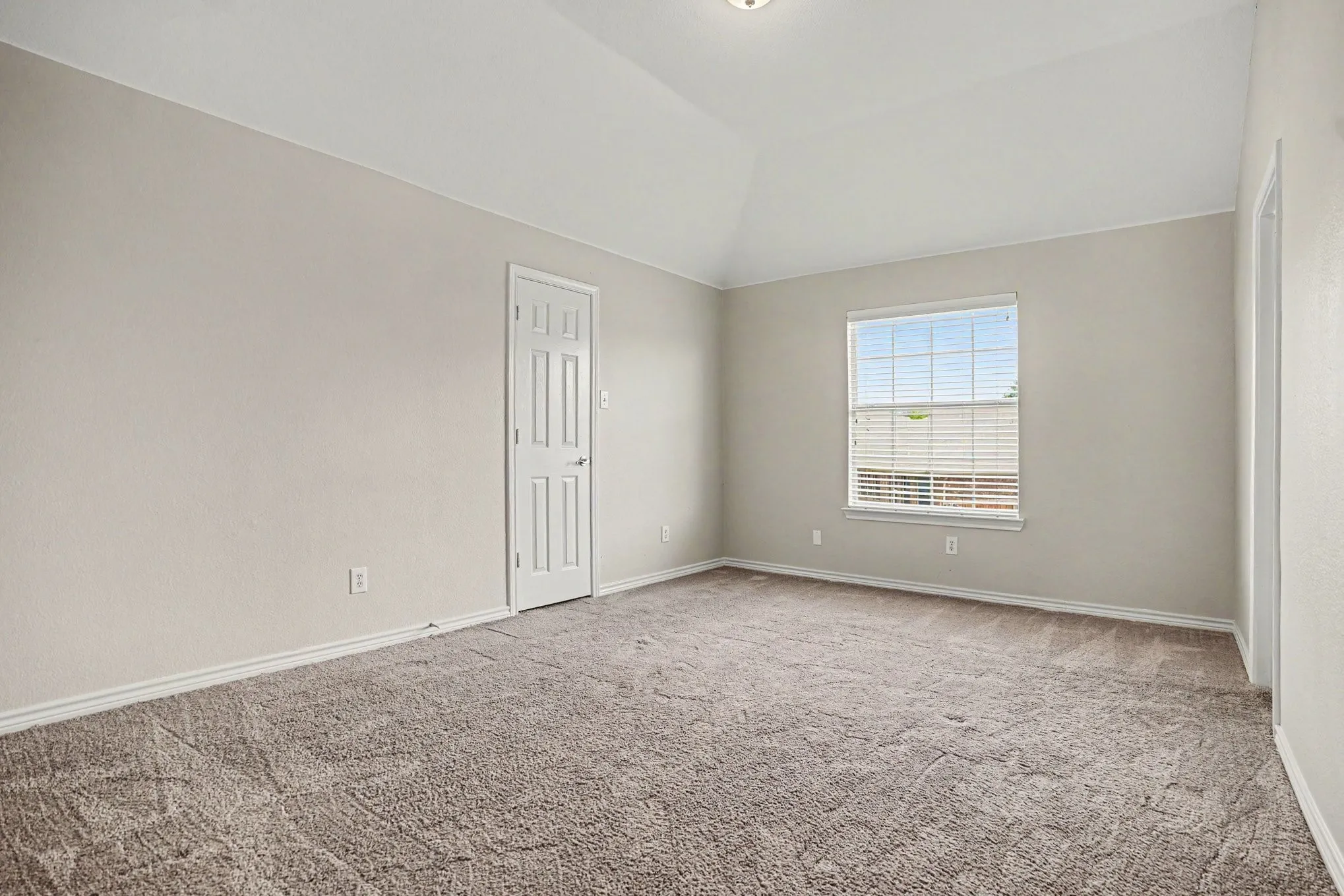 Single Family Residence For Sale in Ellis County , 1105 Blaze Court, Midlothian, Texas 76065, 5 Bedroom, 4 Bathroom, 3 Garage spaces, 4,261 Sqft, built in 2005, mls#21280547, Real Estate Agent in Midlothian, Homes For Sale in Ellis county, Homes For Sale in Midlothian, Realtor in Midlothian Texas, Real Estate Brokerage Independent Realty Texas, Luminita Cordes Realtor