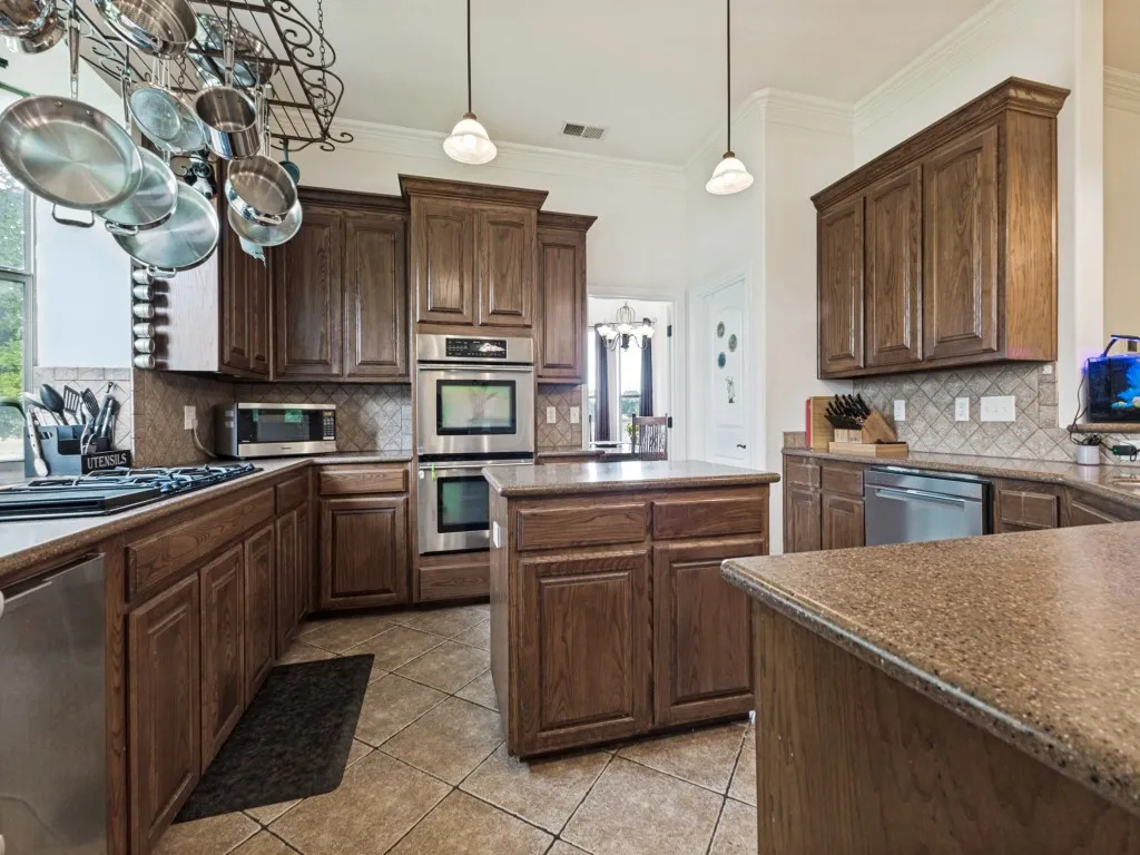 Single Family Residence For Sale in Dallas County , 825 Fm 1389 N, Combine, Texas 75159, 4 Bedrooms, 3 Bathrooms, 2 Garage spaces, 3,041 Sqft, built in 2007, Price $1,175,000, mls#21285167, Real Estate Agent in Combine, Homes For Sale in Dallas county, Homes For Sale in Combine, Realtor in Combine Texas, Real Estate Brokerage Independent Realty Texas, Luminita Cordes Realtor