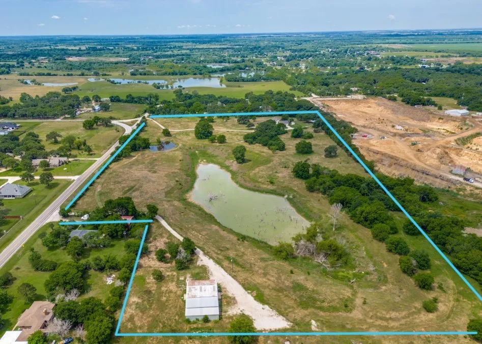 Single Family Residence For Sale in Dallas County , 825 Fm 1389 N, Combine, Texas 75159, 4 Bedrooms, 3 Bathrooms, 2 Garage spaces, 3,041 Sqft, built in 2007, Price $1,175,000, mls#21285167, Real Estate Agent in Combine, Homes For Sale in Dallas county, Homes For Sale in Combine, Realtor in Combine Texas, Real Estate Brokerage Independent Realty Texas, Luminita Cordes Realtor