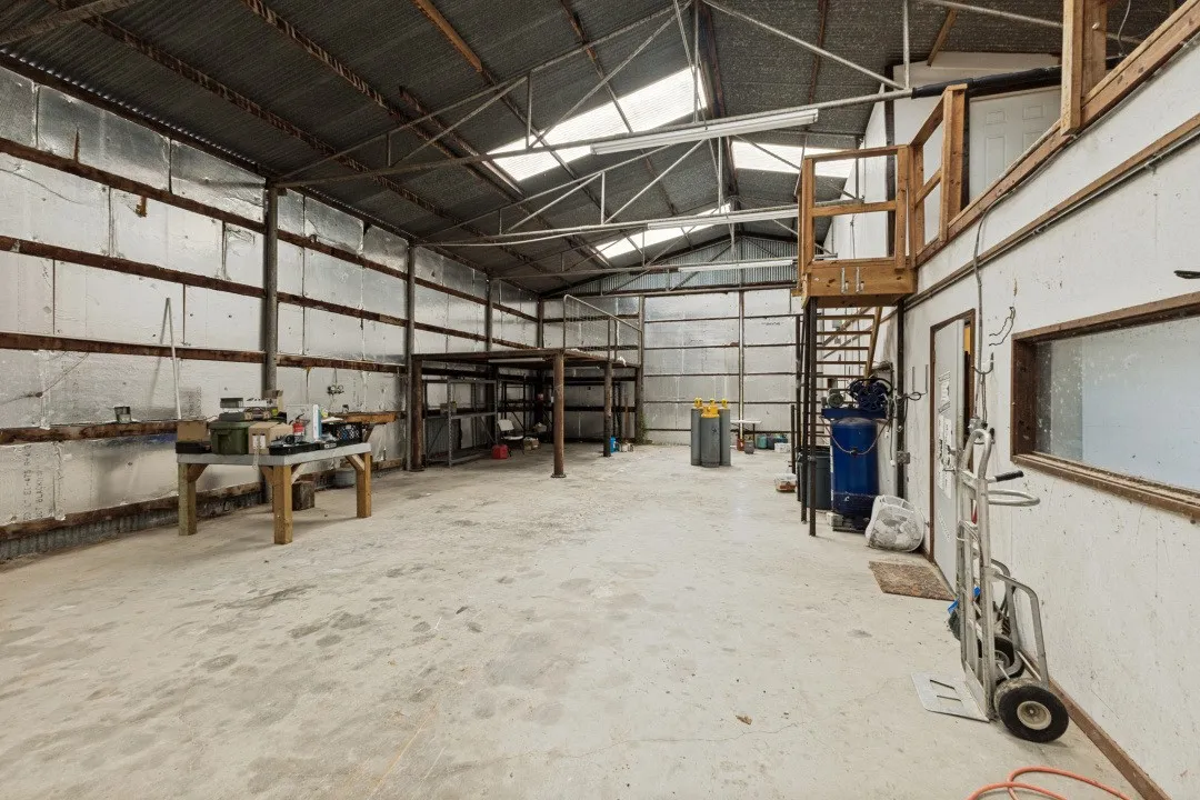 Climate Controlled Workshop with Office