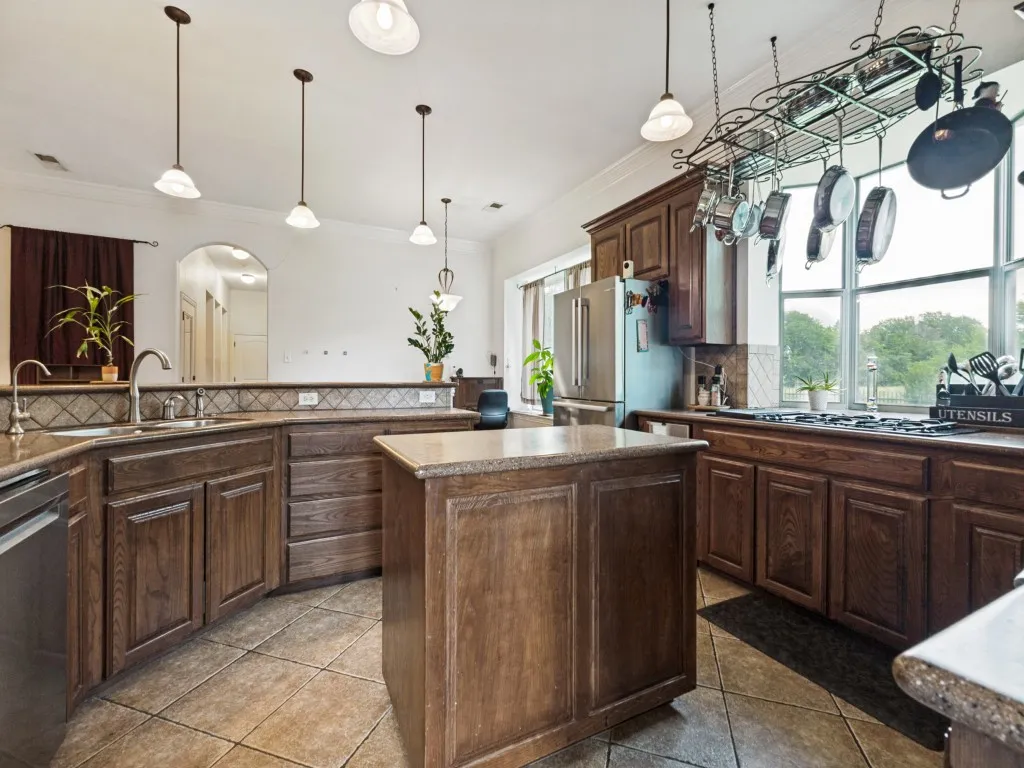 Single Family Residence For Sale in Dallas County , 825 Fm 1389 N, Combine, Texas 75159, 4 Bedrooms, 3 Bathrooms, 2 Garage spaces, 3,041 Sqft, built in 2007, Price $1,175,000, mls#21285167, Real Estate Agent in Combine, Homes For Sale in Dallas county, Homes For Sale in Combine, Realtor in Combine Texas, Real Estate Brokerage Independent Realty Texas, Luminita Cordes Realtor