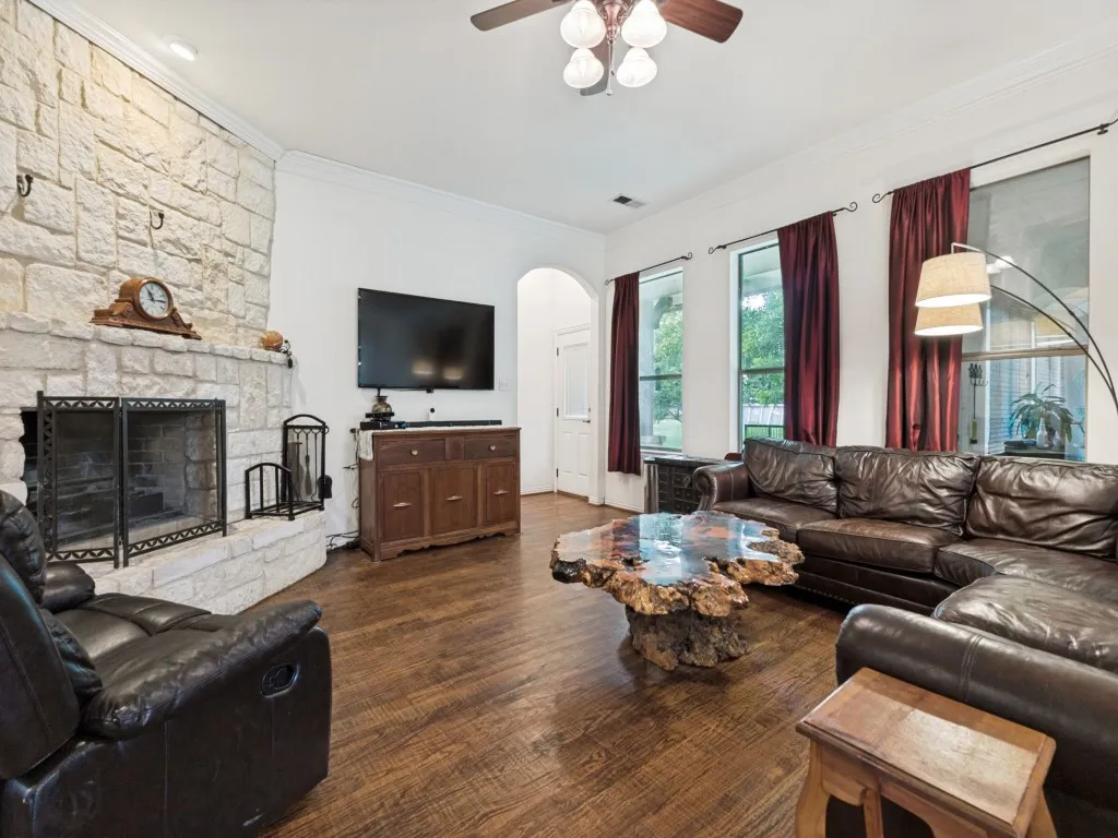 Single Family Residence For Sale in Dallas County , 825 Fm 1389 N, Combine, Texas 75159, 4 Bedrooms, 3 Bathrooms, 2 Garage spaces, 3,041 Sqft, built in 2007, Price $1,175,000, mls#21285167, Real Estate Agent in Combine, Homes For Sale in Dallas county, Homes For Sale in Combine, Realtor in Combine Texas, Real Estate Brokerage Independent Realty Texas, Luminita Cordes Realtor