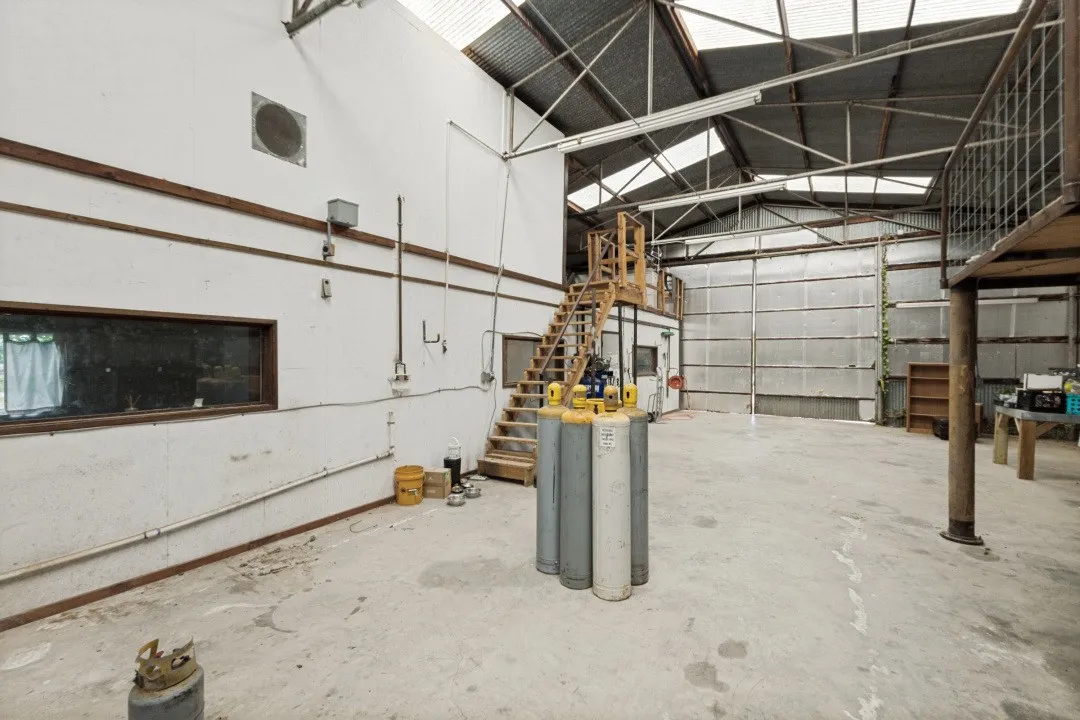 Climate Controlled Workshop with Office
