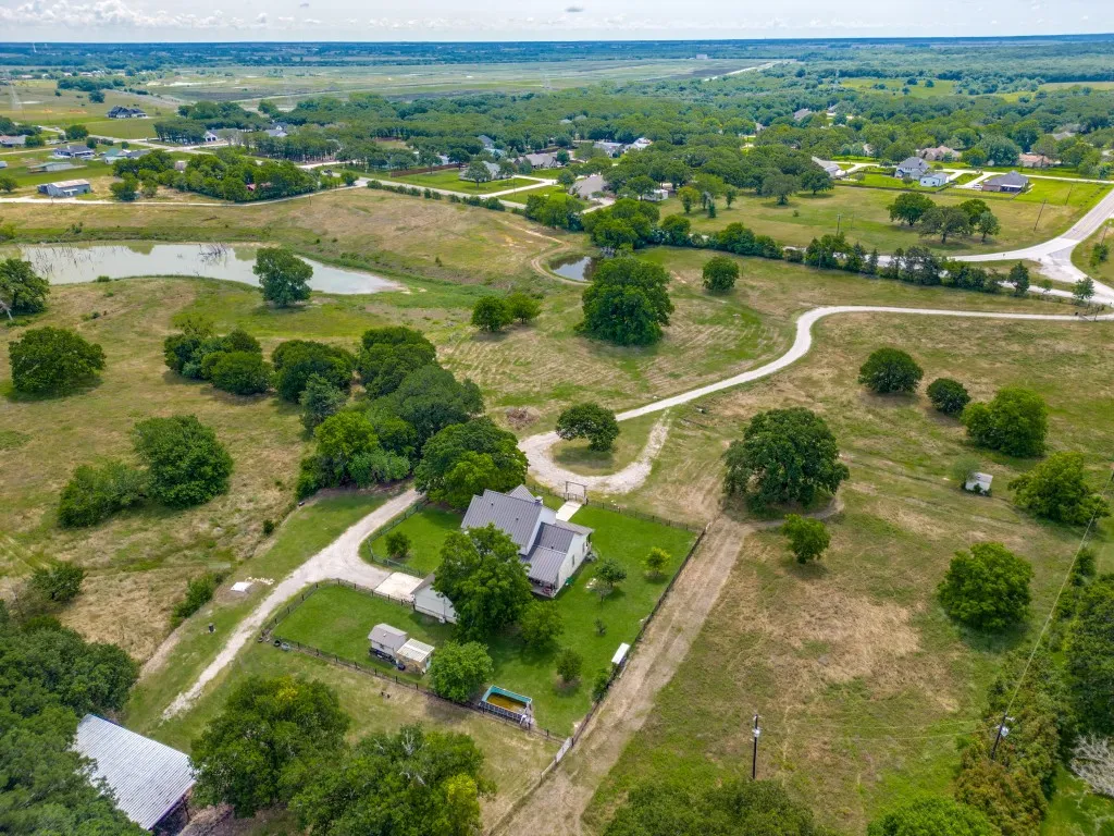 Single Family Residence For Sale in Dallas County , 825 Fm 1389 N, Combine, Texas 75159, 4 Bedrooms, 3 Bathrooms, 2 Garage spaces, 3,041 Sqft, built in 2007, Price $1,175,000, mls#21285167, Real Estate Agent in Combine, Homes For Sale in Dallas county, Homes For Sale in Combine, Realtor in Combine Texas, Real Estate Brokerage Independent Realty Texas, Luminita Cordes Realtor