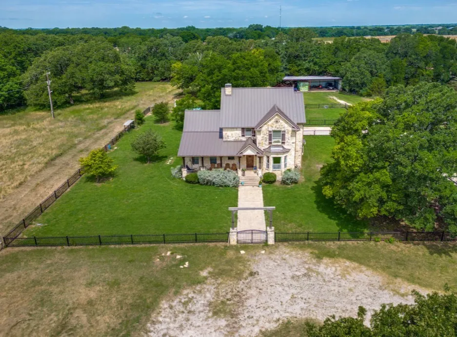 Single Family Residence For Sale in Dallas County , 825 Fm 1389 N, Combine, Texas 75159, 4 Bedrooms, 3 Bathrooms, 2 Garage spaces, 3,041 Sqft, built in 2007, Price $1,175,000, mls#21285167, Real Estate Agent in Combine, Homes For Sale in Dallas county, Homes For Sale in Combine, Realtor in Combine Texas, Real Estate Brokerage Independent Realty Texas, Luminita Cordes Realtor