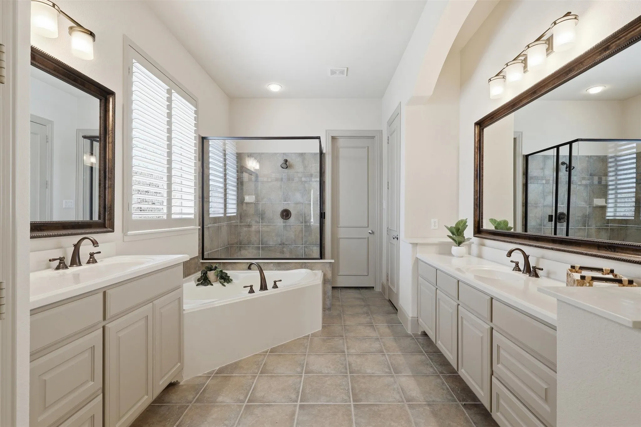 Single Family Residence For Sale in Collin County , 929 Lairds Lane, Allen, Texas 75013, 5 Bedroom, 5 Bathroom, 3 Garage spaces, 4,439 Sqft, built in 2007, mls#21285663, Real Estate Agent in Allen, Homes For Sale in Collin county, Homes For Sale in Allen, Realtor in Allen Texas, Real Estate Brokerage Independent Realty Texas, Luminita Cordes Realtor