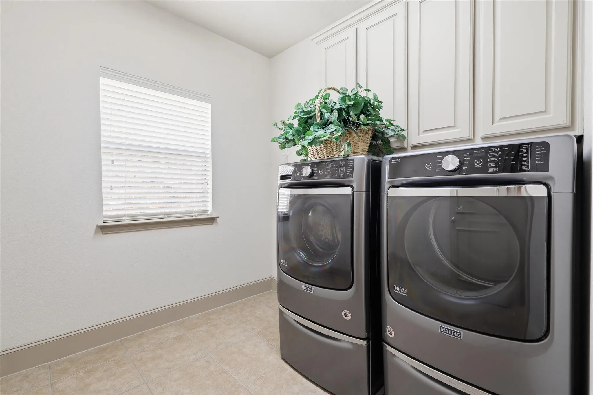 Single Family Residence For Sale in Collin County , 929 Lairds Lane, Allen, Texas 75013, 5 Bedroom, 5 Bathroom, 3 Garage spaces, 4,439 Sqft, built in 2007, mls#21285663, Real Estate Agent in Allen, Homes For Sale in Collin county, Homes For Sale in Allen, Realtor in Allen Texas, Real Estate Brokerage Independent Realty Texas, Luminita Cordes Realtor