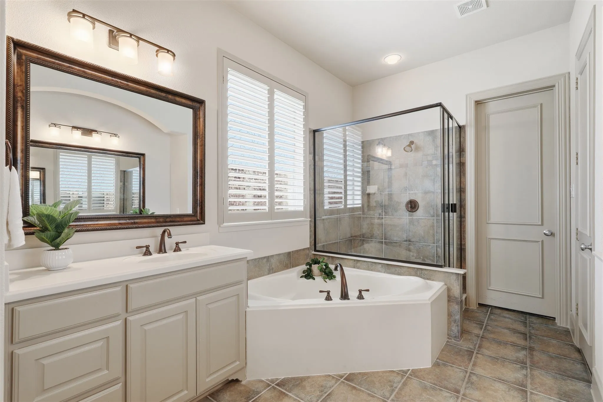 Single Family Residence For Sale in Collin County , 929 Lairds Lane, Allen, Texas 75013, 5 Bedroom, 5 Bathroom, 3 Garage spaces, 4,439 Sqft, built in 2007, mls#21285663, Real Estate Agent in Allen, Homes For Sale in Collin county, Homes For Sale in Allen, Realtor in Allen Texas, Real Estate Brokerage Independent Realty Texas, Luminita Cordes Realtor
