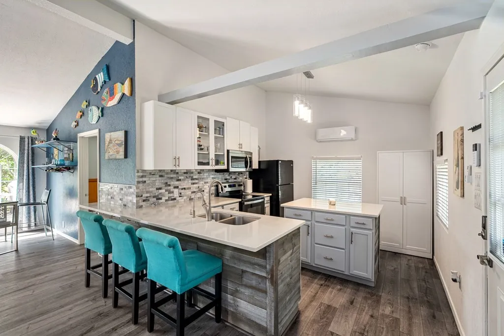 Single Family Residence For Sale in Henderson County , 105 Tarno Lane, Gun Barrel City, Texas 75156, 3 Bedroom, 3 Bathroom, Garage spaces, 1,560 Sqft, built in 0, mls#21281134, Real Estate Agent in Gun Barrel City, Homes For Sale in Henderson county, Homes For Sale in Gun Barrel City, Realtor in Gun Barrel City Texas, Real Estate Brokerage Independent Realty Texas, Luminita Cordes Realtor