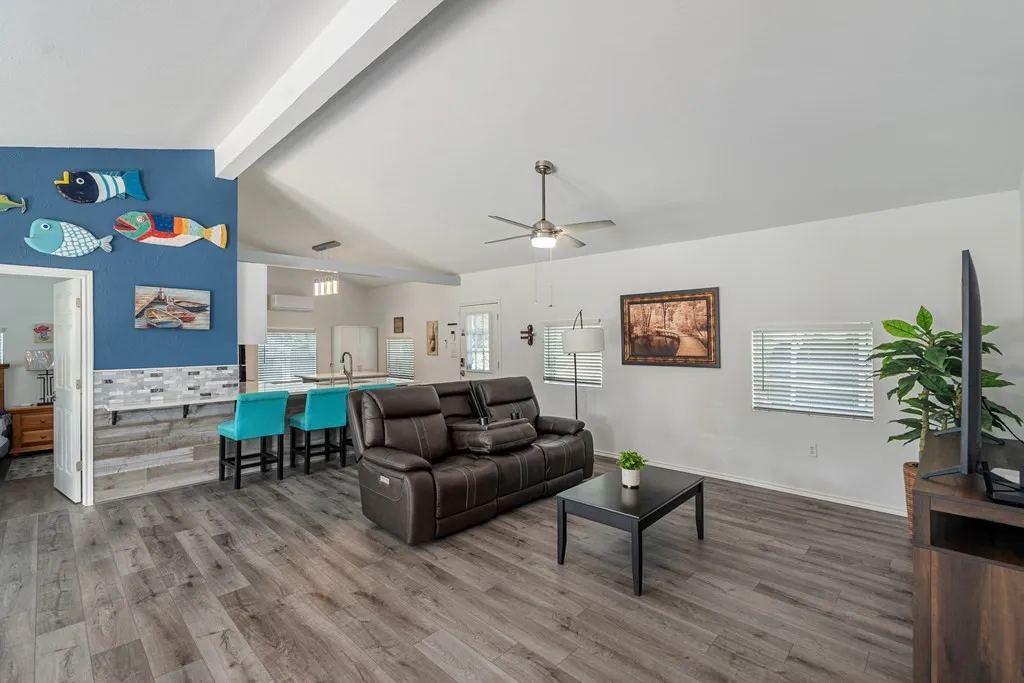 Single Family Residence For Sale in Henderson County , 105 Tarno Lane, Gun Barrel City, Texas 75156, 3 Bedroom, 3 Bathroom, Garage spaces, 1,560 Sqft, built in 0, mls#21281134, Real Estate Agent in Gun Barrel City, Homes For Sale in Henderson county, Homes For Sale in Gun Barrel City, Realtor in Gun Barrel City Texas, Real Estate Brokerage Independent Realty Texas, Luminita Cordes Realtor