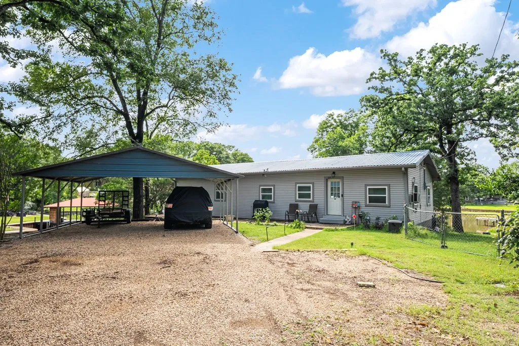 Single Family Residence For Sale in Henderson County , 105 Tarno Lane, Gun Barrel City, Texas 75156, 3 Bedroom, 3 Bathroom, Garage spaces, 1,560 Sqft, built in 0, mls#21281134, Real Estate Agent in Gun Barrel City, Homes For Sale in Henderson county, Homes For Sale in Gun Barrel City, Realtor in Gun Barrel City Texas, Real Estate Brokerage Independent Realty Texas, Luminita Cordes Realtor