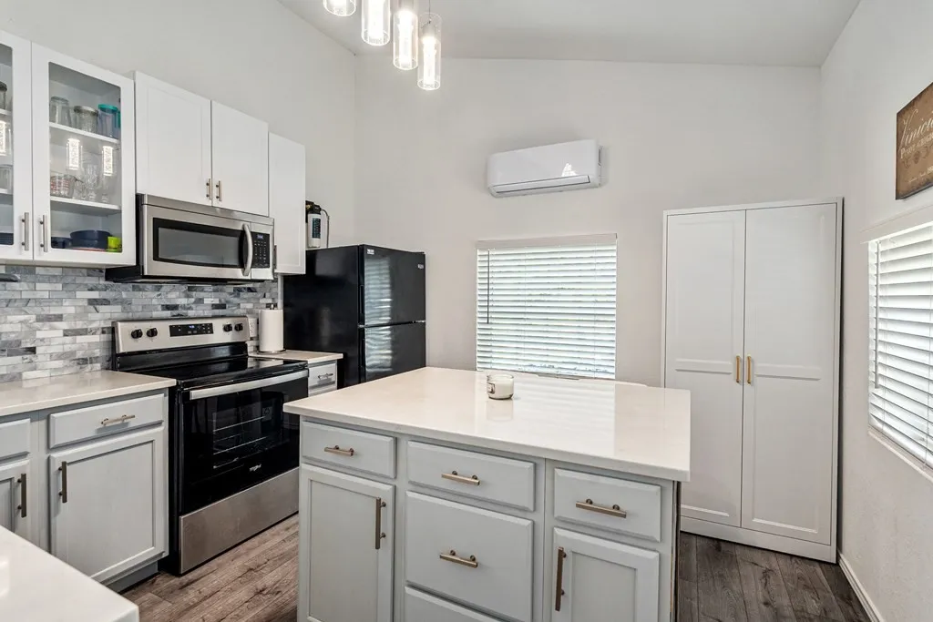 Single Family Residence For Sale in Henderson County , 105 Tarno Lane, Gun Barrel City, Texas 75156, 3 Bedroom, 3 Bathroom, Garage spaces, 1,560 Sqft, built in 0, mls#21281134, Real Estate Agent in Gun Barrel City, Homes For Sale in Henderson county, Homes For Sale in Gun Barrel City, Realtor in Gun Barrel City Texas, Real Estate Brokerage Independent Realty Texas, Luminita Cordes Realtor