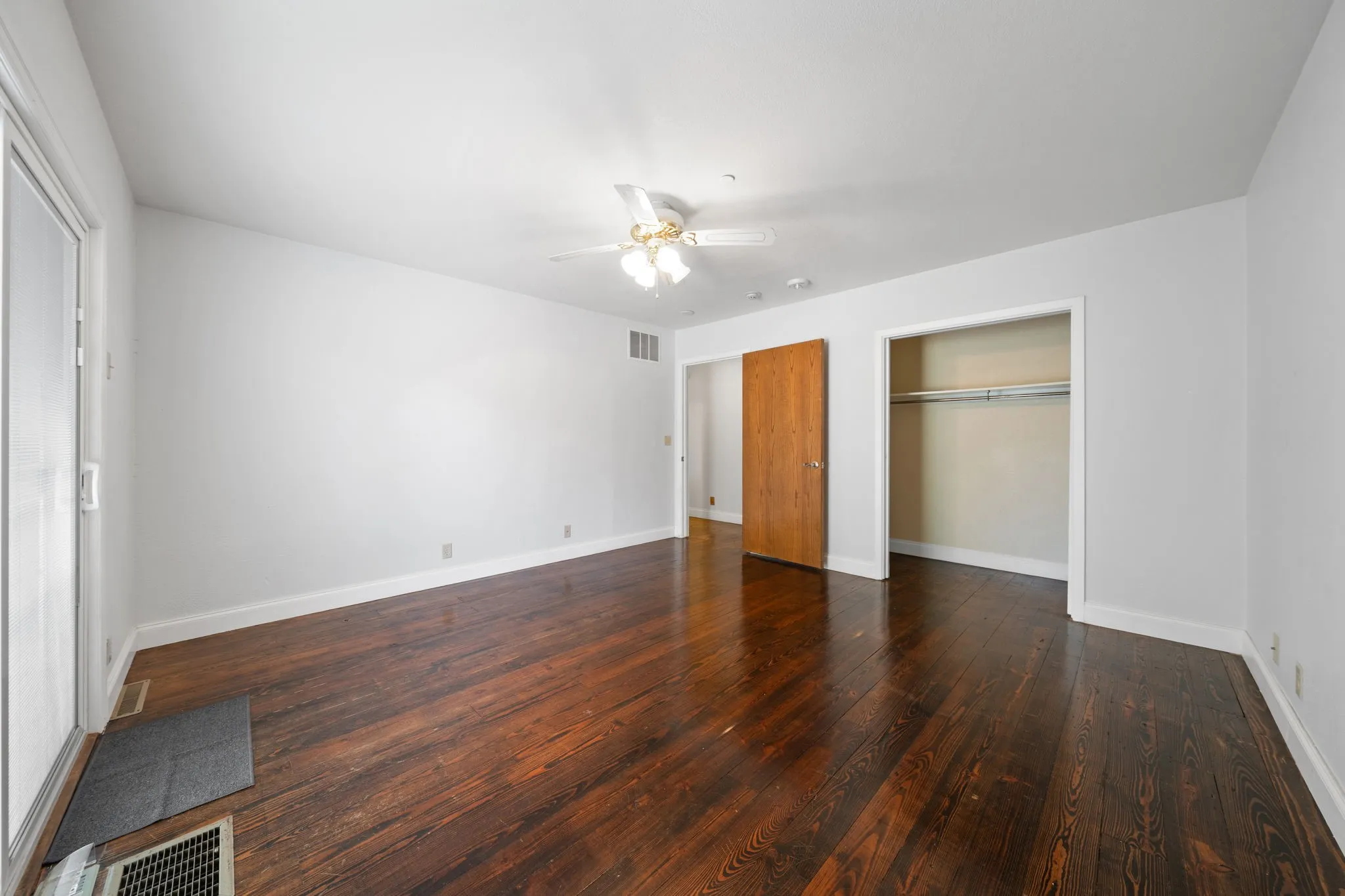 Single Family Residence For Sale in Palo Pinto County , 801 NW 7th Avenue, Mineral Wells, Texas 76067, 4 Bedroom, 4 Bathroom, Garage spaces, 3,841 Sqft, built in 1960, mls#21279948, Real Estate Agent in Mineral Wells, Homes For Sale in Palo Pinto county, Homes For Sale in Mineral Wells, Realtor in Mineral Wells Texas, Real Estate Brokerage Independent Realty Texas, Luminita Cordes Realtor
