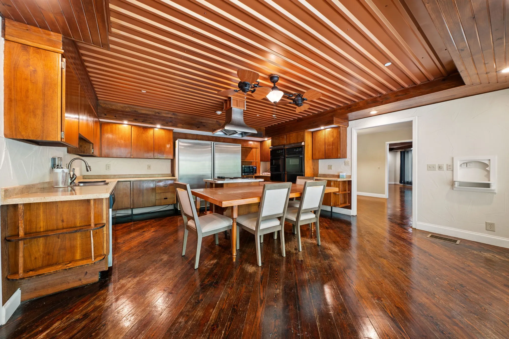 Single Family Residence For Sale in Palo Pinto County , 801 NW 7th Avenue, Mineral Wells, Texas 76067, 4 Bedroom, 4 Bathroom, Garage spaces, 3,841 Sqft, built in 1960, mls#21279948, Real Estate Agent in Mineral Wells, Homes For Sale in Palo Pinto county, Homes For Sale in Mineral Wells, Realtor in Mineral Wells Texas, Real Estate Brokerage Independent Realty Texas, Luminita Cordes Realtor