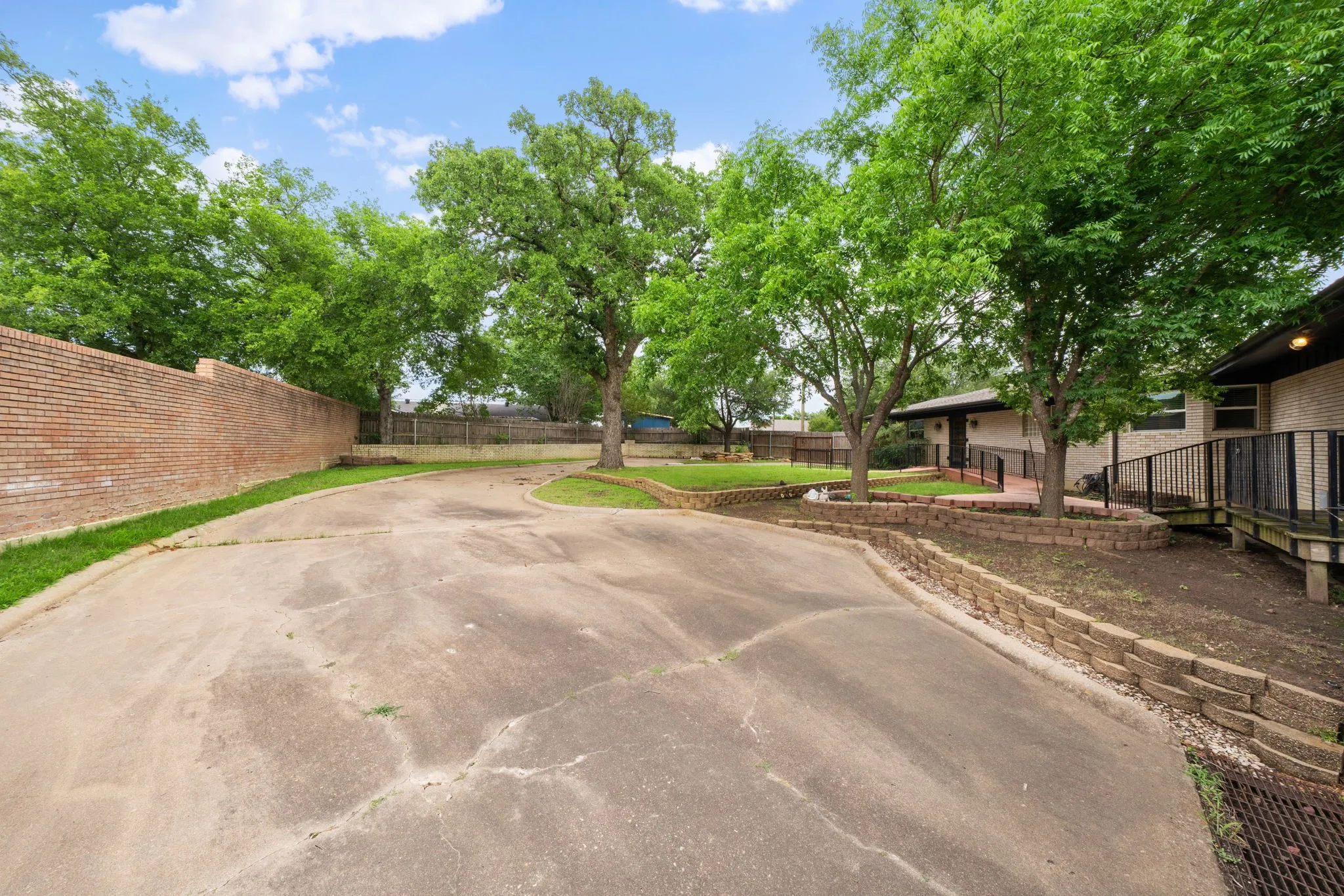 Single Family Residence For Sale in Palo Pinto County , 801 NW 7th Avenue, Mineral Wells, Texas 76067, 4 Bedroom, 4 Bathroom, Garage spaces, 3,841 Sqft, built in 1960, mls#21279948, Real Estate Agent in Mineral Wells, Homes For Sale in Palo Pinto county, Homes For Sale in Mineral Wells, Realtor in Mineral Wells Texas, Real Estate Brokerage Independent Realty Texas, Luminita Cordes Realtor