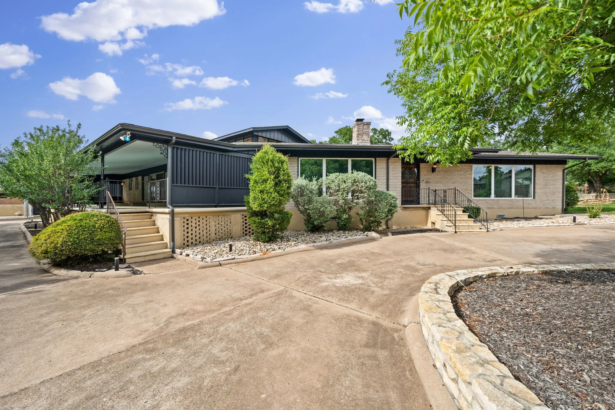Single Family Residence For Sale in Palo Pinto County , 801 NW 7th Avenue, Mineral Wells, Texas 76067, 4 Bedroom, 4 Bathroom, Garage spaces, 3,841 Sqft, built in 1960, mls#21279948, Real Estate Agent in Mineral Wells, Homes For Sale in Palo Pinto county, Homes For Sale in Mineral Wells, Realtor in Mineral Wells Texas, Real Estate Brokerage Independent Realty Texas, Luminita Cordes Realtor
