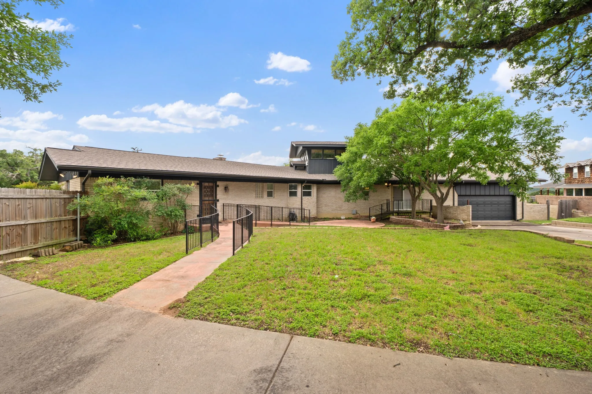 Single Family Residence For Sale in Palo Pinto County , 801 NW 7th Avenue, Mineral Wells, Texas 76067, 4 Bedroom, 4 Bathroom, Garage spaces, 3,841 Sqft, built in 1960, mls#21279948, Real Estate Agent in Mineral Wells, Homes For Sale in Palo Pinto county, Homes For Sale in Mineral Wells, Realtor in Mineral Wells Texas, Real Estate Brokerage Independent Realty Texas, Luminita Cordes Realtor