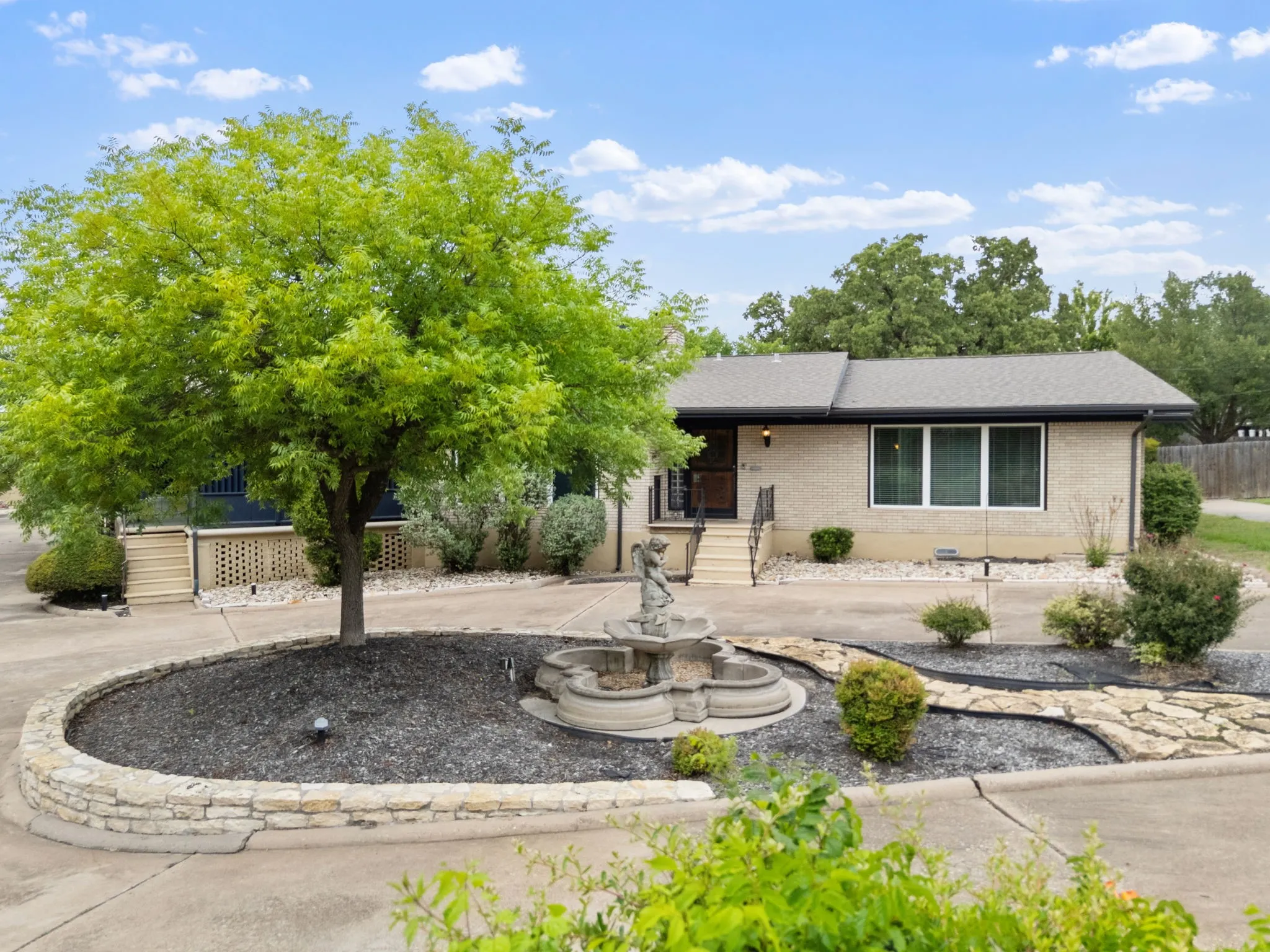 Single Family Residence For Sale in Palo Pinto County , 801 NW 7th Avenue, Mineral Wells, Texas 76067, 4 Bedroom, 4 Bathroom, Garage spaces, 3,841 Sqft, built in 1960, mls#21279948, Real Estate Agent in Mineral Wells, Homes For Sale in Palo Pinto county, Homes For Sale in Mineral Wells, Realtor in Mineral Wells Texas, Real Estate Brokerage Independent Realty Texas, Luminita Cordes Realtor