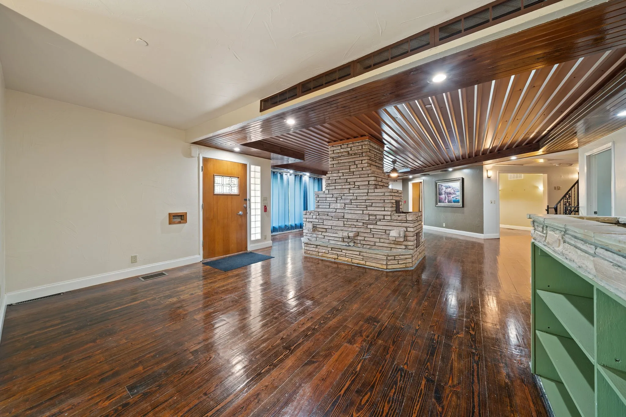 Single Family Residence For Sale in Palo Pinto County , 801 NW 7th Avenue, Mineral Wells, Texas 76067, 4 Bedroom, 4 Bathroom, Garage spaces, 3,841 Sqft, built in 1960, mls#21279948, Real Estate Agent in Mineral Wells, Homes For Sale in Palo Pinto county, Homes For Sale in Mineral Wells, Realtor in Mineral Wells Texas, Real Estate Brokerage Independent Realty Texas, Luminita Cordes Realtor