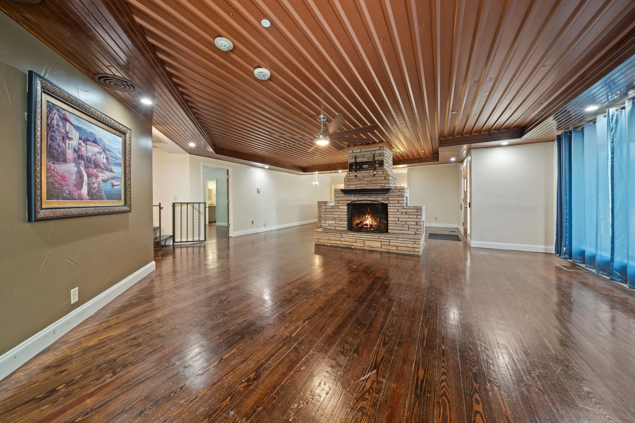 Single Family Residence For Sale in Palo Pinto County , 801 NW 7th Avenue, Mineral Wells, Texas 76067, 4 Bedroom, 4 Bathroom, Garage spaces, 3,841 Sqft, built in 1960, mls#21279948, Real Estate Agent in Mineral Wells, Homes For Sale in Palo Pinto county, Homes For Sale in Mineral Wells, Realtor in Mineral Wells Texas, Real Estate Brokerage Independent Realty Texas, Luminita Cordes Realtor