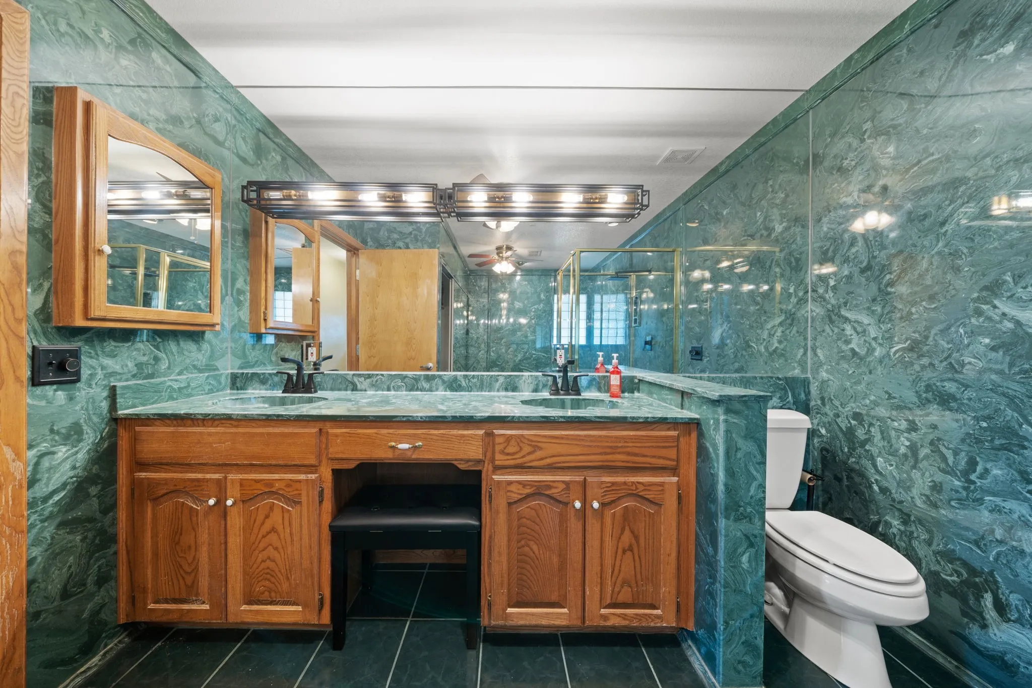 Single Family Residence For Sale in Palo Pinto County , 801 NW 7th Avenue, Mineral Wells, Texas 76067, 4 Bedroom, 4 Bathroom, Garage spaces, 3,841 Sqft, built in 1960, mls#21279948, Real Estate Agent in Mineral Wells, Homes For Sale in Palo Pinto county, Homes For Sale in Mineral Wells, Realtor in Mineral Wells Texas, Real Estate Brokerage Independent Realty Texas, Luminita Cordes Realtor