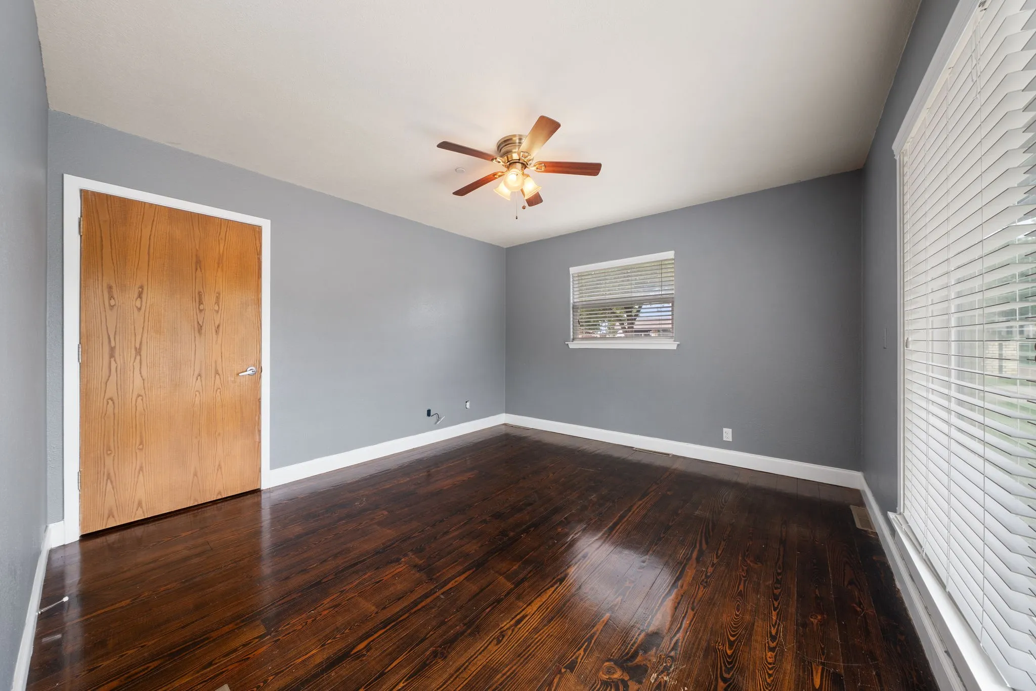 Single Family Residence For Sale in Palo Pinto County , 801 NW 7th Avenue, Mineral Wells, Texas 76067, 4 Bedroom, 4 Bathroom, Garage spaces, 3,841 Sqft, built in 1960, mls#21279948, Real Estate Agent in Mineral Wells, Homes For Sale in Palo Pinto county, Homes For Sale in Mineral Wells, Realtor in Mineral Wells Texas, Real Estate Brokerage Independent Realty Texas, Luminita Cordes Realtor