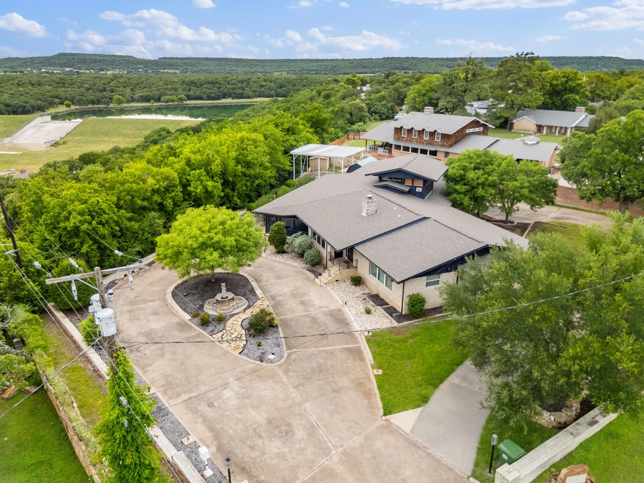 Single Family Residence For Sale in Palo Pinto County , 801 NW 7th Avenue, Mineral Wells, Texas 76067, 4 Bedroom, 4 Bathroom, Garage spaces, 3,841 Sqft, built in 1960, mls#21279948, Real Estate Agent in Mineral Wells, Homes For Sale in Palo Pinto county, Homes For Sale in Mineral Wells, Realtor in Mineral Wells Texas, Real Estate Brokerage Independent Realty Texas, Luminita Cordes Realtor
