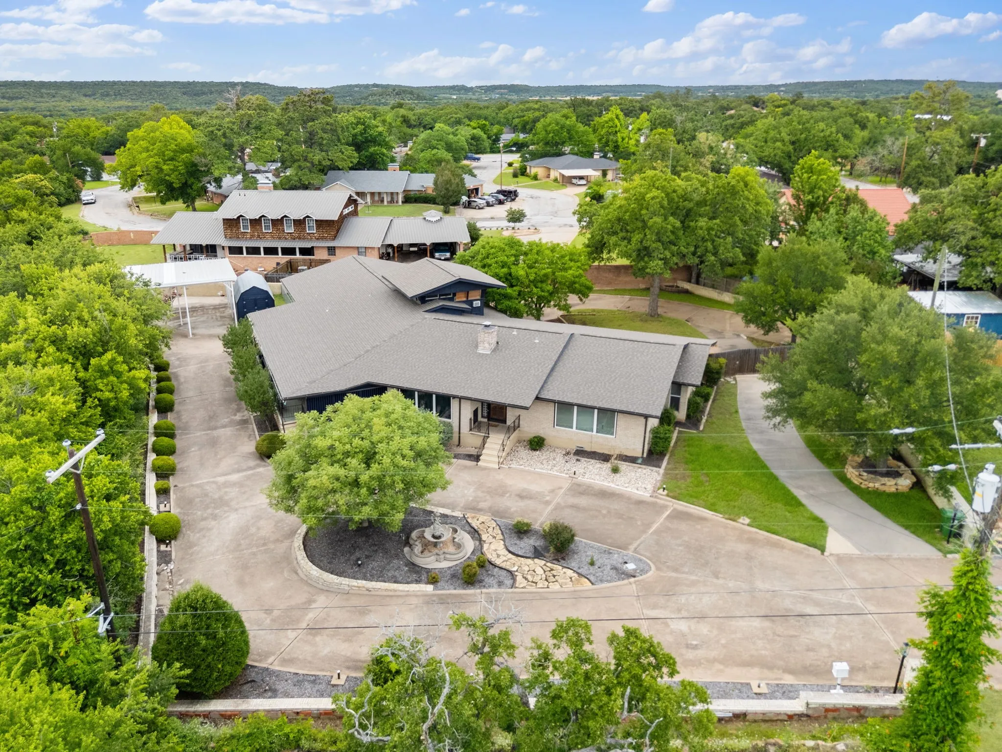 Single Family Residence For Sale in Palo Pinto County , 801 NW 7th Avenue, Mineral Wells, Texas 76067, 4 Bedroom, 4 Bathroom, Garage spaces, 3,841 Sqft, built in 1960, mls#21279948, Real Estate Agent in Mineral Wells, Homes For Sale in Palo Pinto county, Homes For Sale in Mineral Wells, Realtor in Mineral Wells Texas, Real Estate Brokerage Independent Realty Texas, Luminita Cordes Realtor