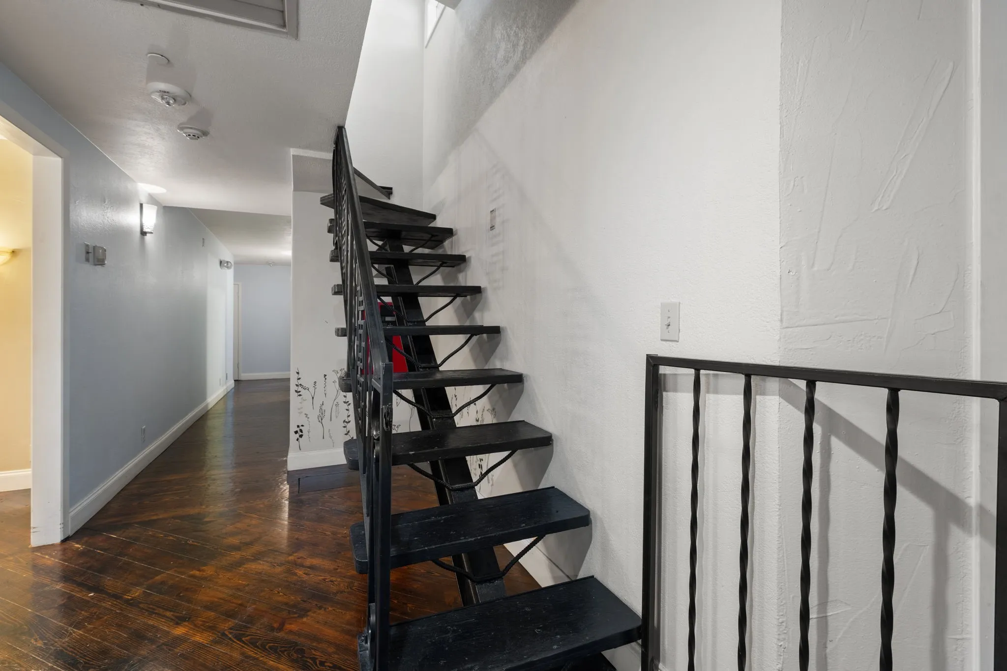 Single Family Residence For Sale in Palo Pinto County , 801 NW 7th Avenue, Mineral Wells, Texas 76067, 4 Bedroom, 4 Bathroom, Garage spaces, 3,841 Sqft, built in 1960, mls#21279948, Real Estate Agent in Mineral Wells, Homes For Sale in Palo Pinto county, Homes For Sale in Mineral Wells, Realtor in Mineral Wells Texas, Real Estate Brokerage Independent Realty Texas, Luminita Cordes Realtor