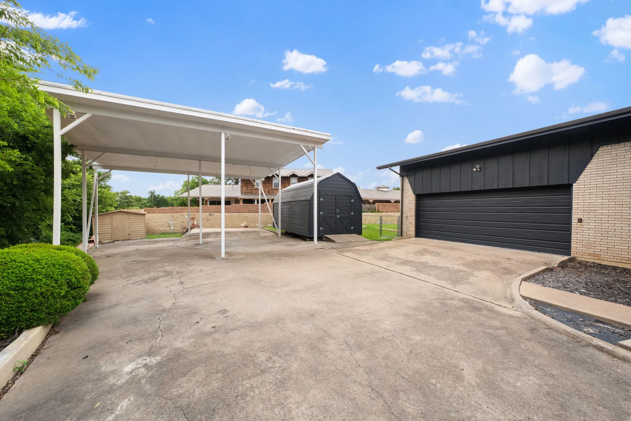 Single Family Residence For Sale in Palo Pinto County , 801 NW 7th Avenue, Mineral Wells, Texas 76067, 4 Bedroom, 4 Bathroom, Garage spaces, 3,841 Sqft, built in 1960, mls#21279948, Real Estate Agent in Mineral Wells, Homes For Sale in Palo Pinto county, Homes For Sale in Mineral Wells, Realtor in Mineral Wells Texas, Real Estate Brokerage Independent Realty Texas, Luminita Cordes Realtor