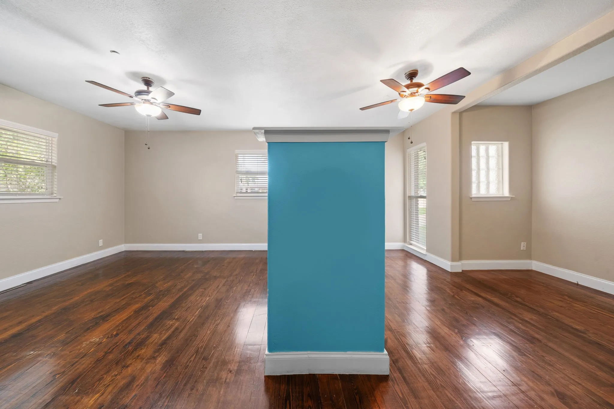 Single Family Residence For Sale in Palo Pinto County , 801 NW 7th Avenue, Mineral Wells, Texas 76067, 4 Bedroom, 4 Bathroom, Garage spaces, 3,841 Sqft, built in 1960, mls#21279948, Real Estate Agent in Mineral Wells, Homes For Sale in Palo Pinto county, Homes For Sale in Mineral Wells, Realtor in Mineral Wells Texas, Real Estate Brokerage Independent Realty Texas, Luminita Cordes Realtor